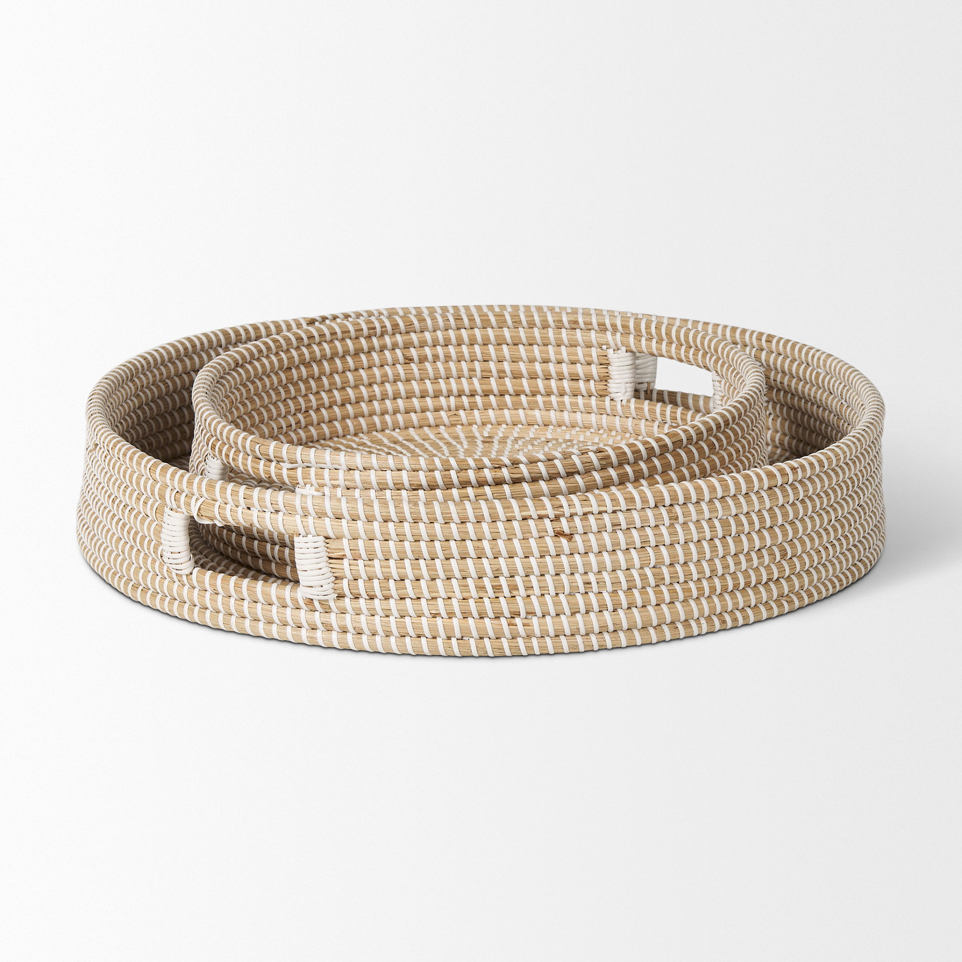 Kalama Set of 2 Large Round Seagrass Trays with Handles, Decorative Tray by Mercana, 22.05" length x 22.05" width x 3.94" height View 5