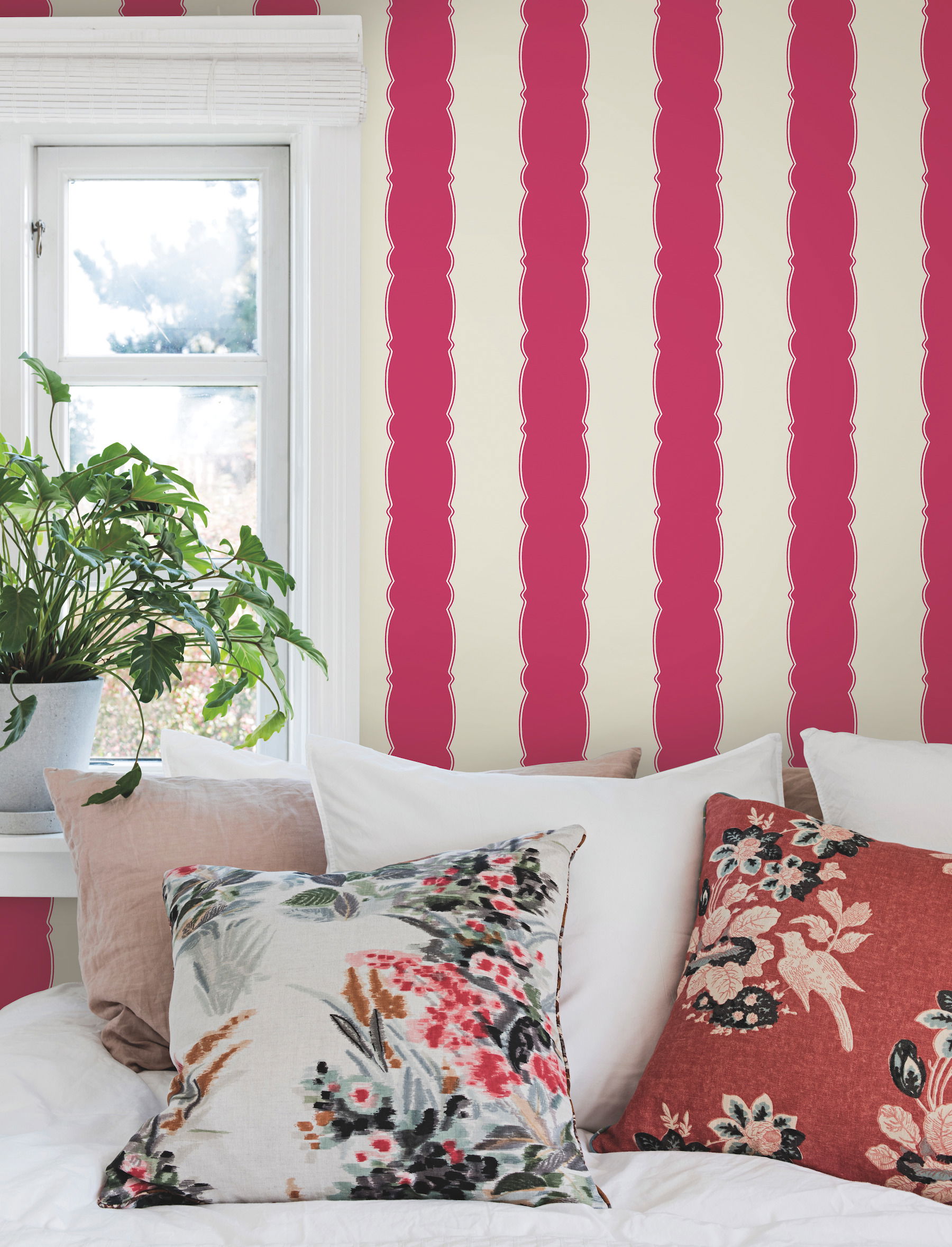 Scalloped Stripe Red Wallpaper large image 