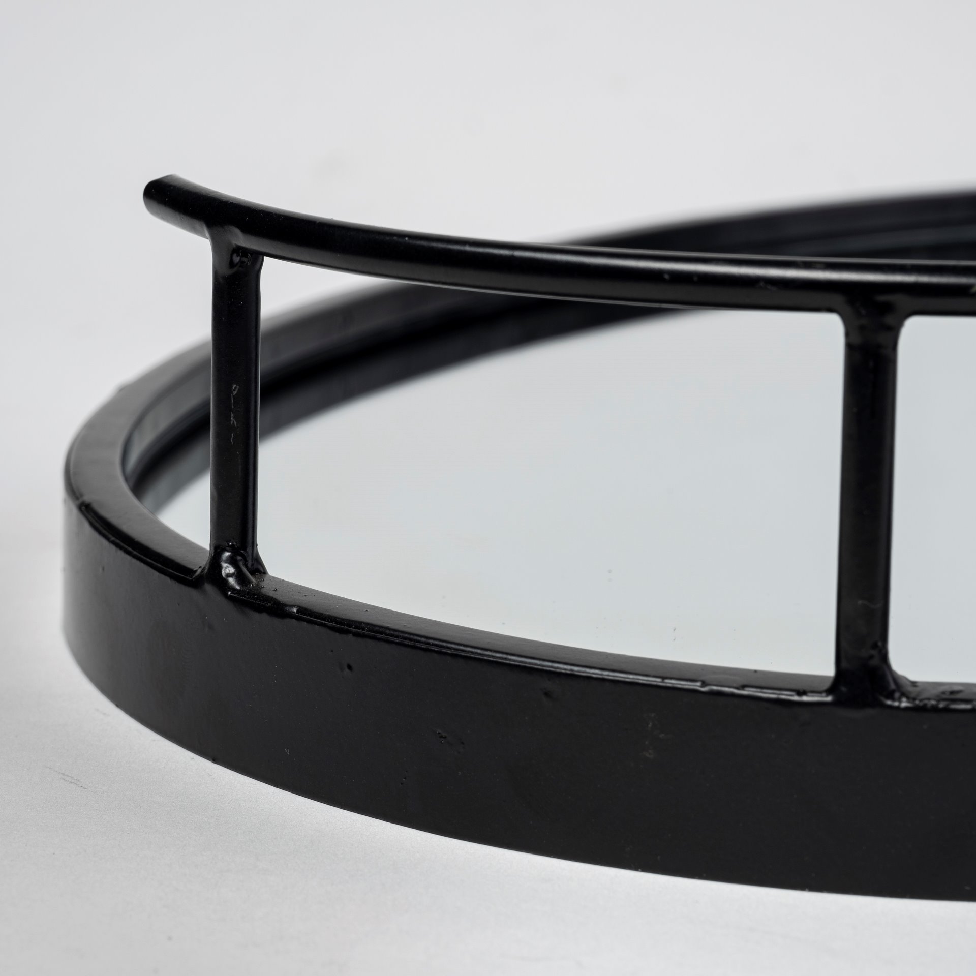 Ansel 20L x 14W Black Metal Mirrored Bottom Oval Serving Tray large image 