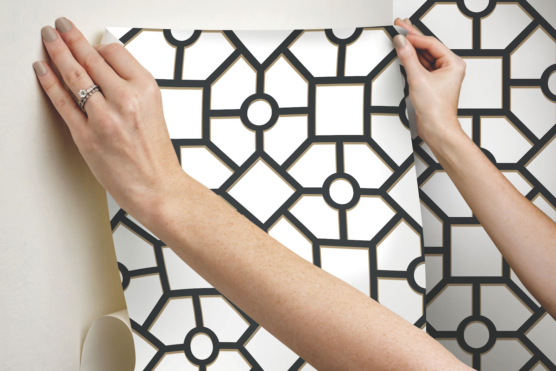 Hedgerow Trellis Black & Gold Peel & Stick Wallpaper large image 