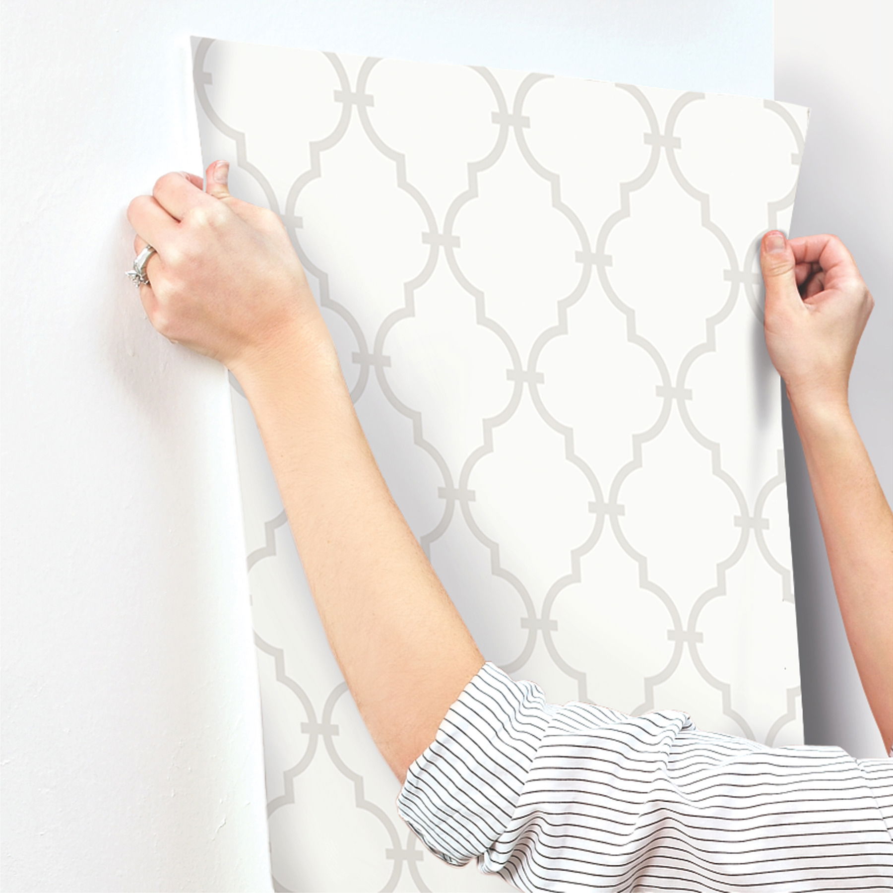 Graphic Trellis White & Soft Grey Wallpaper large image 