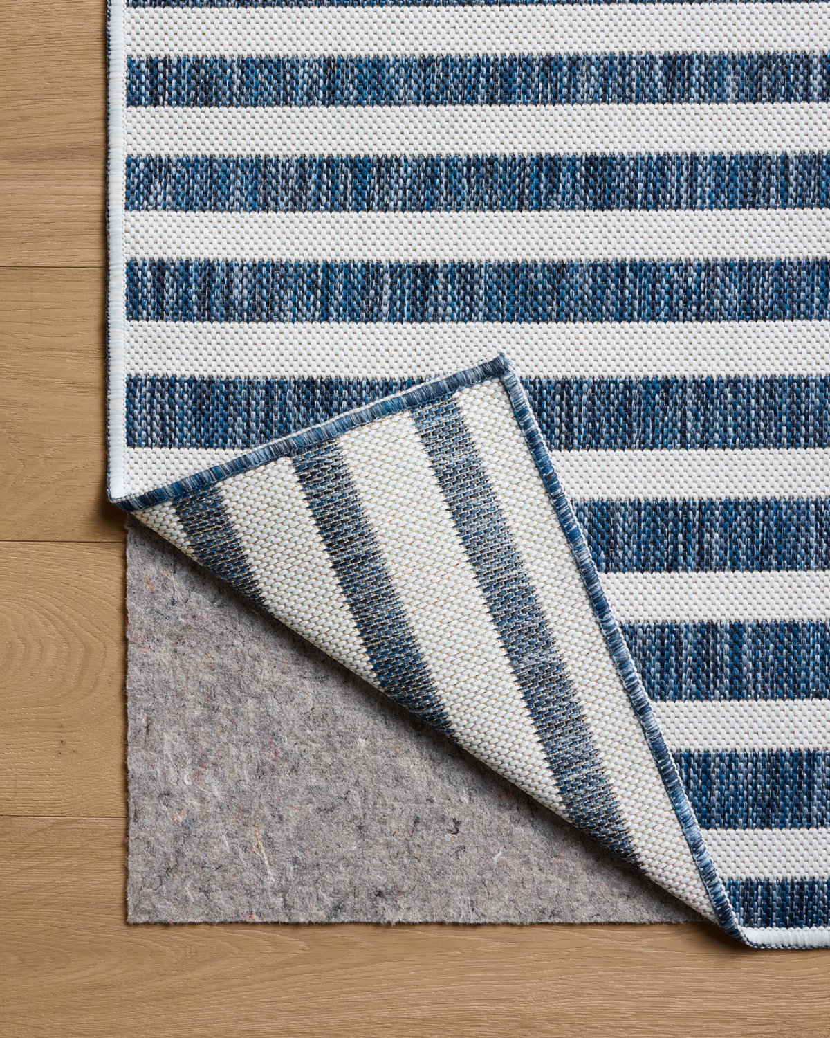 Loloi Easton Rug, 1'6" length x 1'6" width View 7