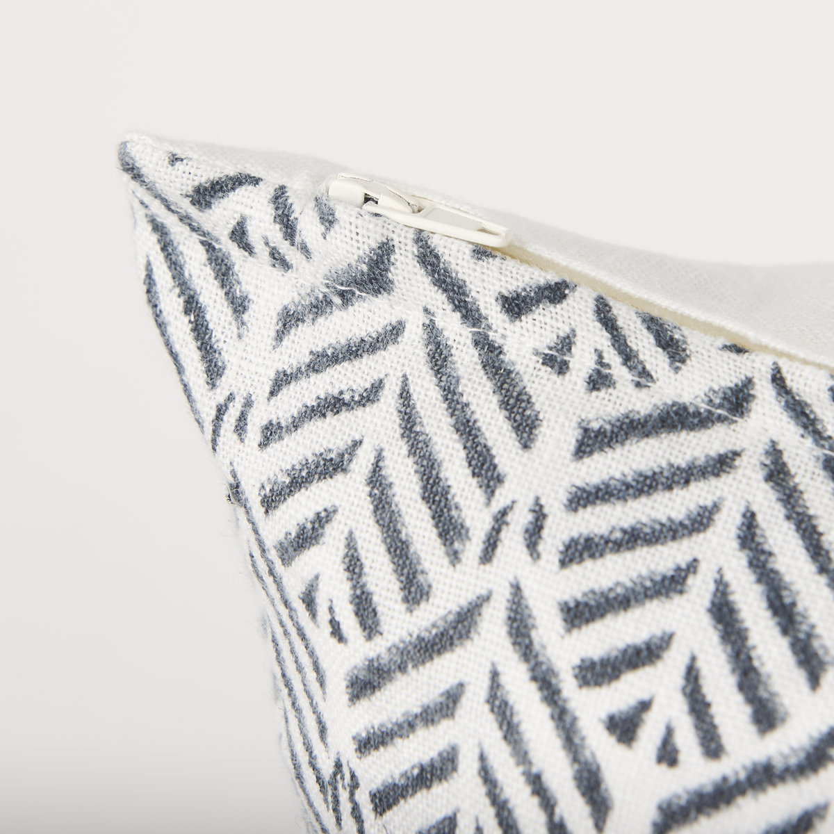 Jennelle 22x22 Cream with Indigo Print Linen Square Pillow Cover, Decorative Pillow by Mercana, 22" length x 22" width x 0.2" height View 8