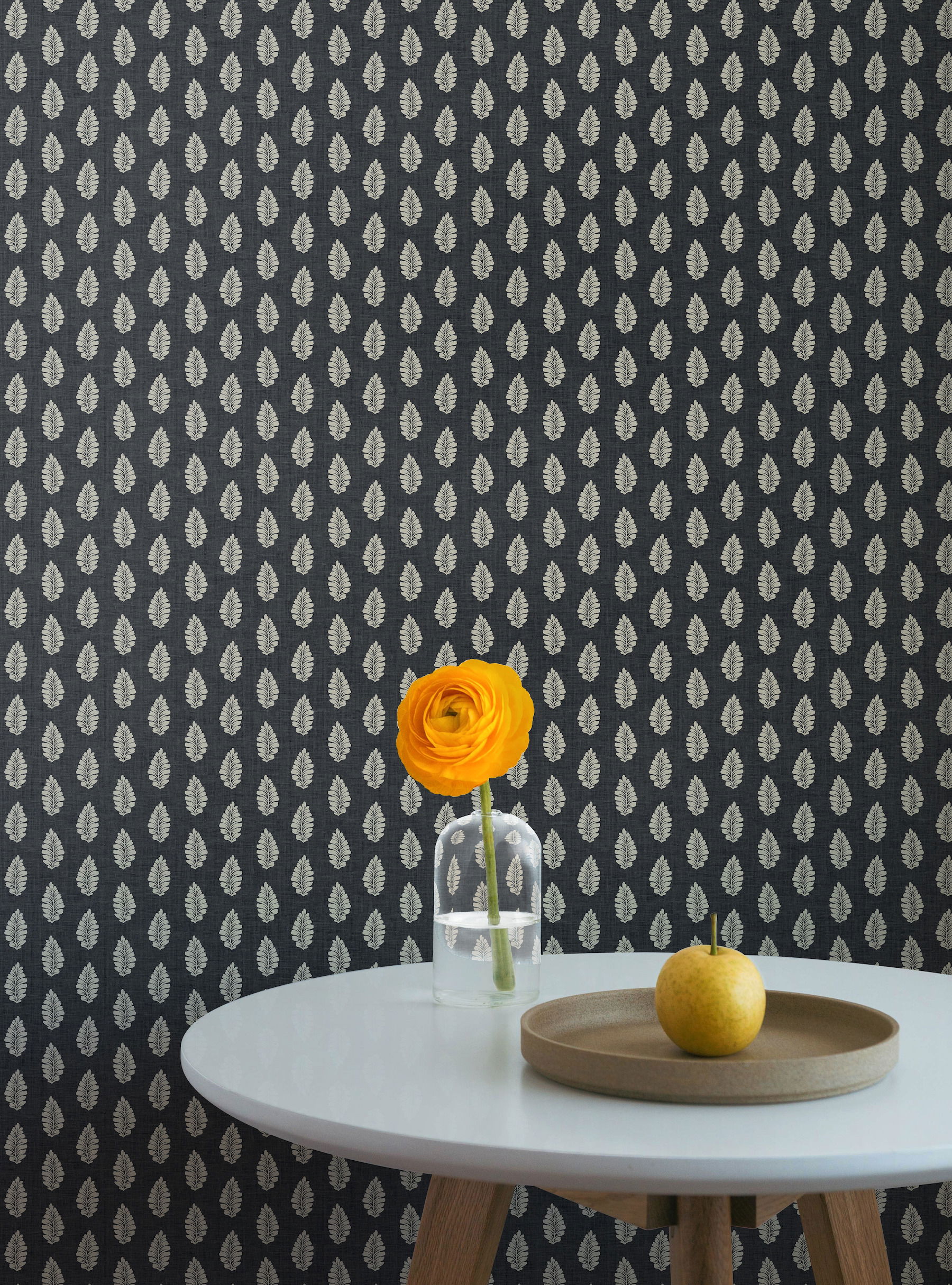 Leaf Pendant Black Wallpaper large image 