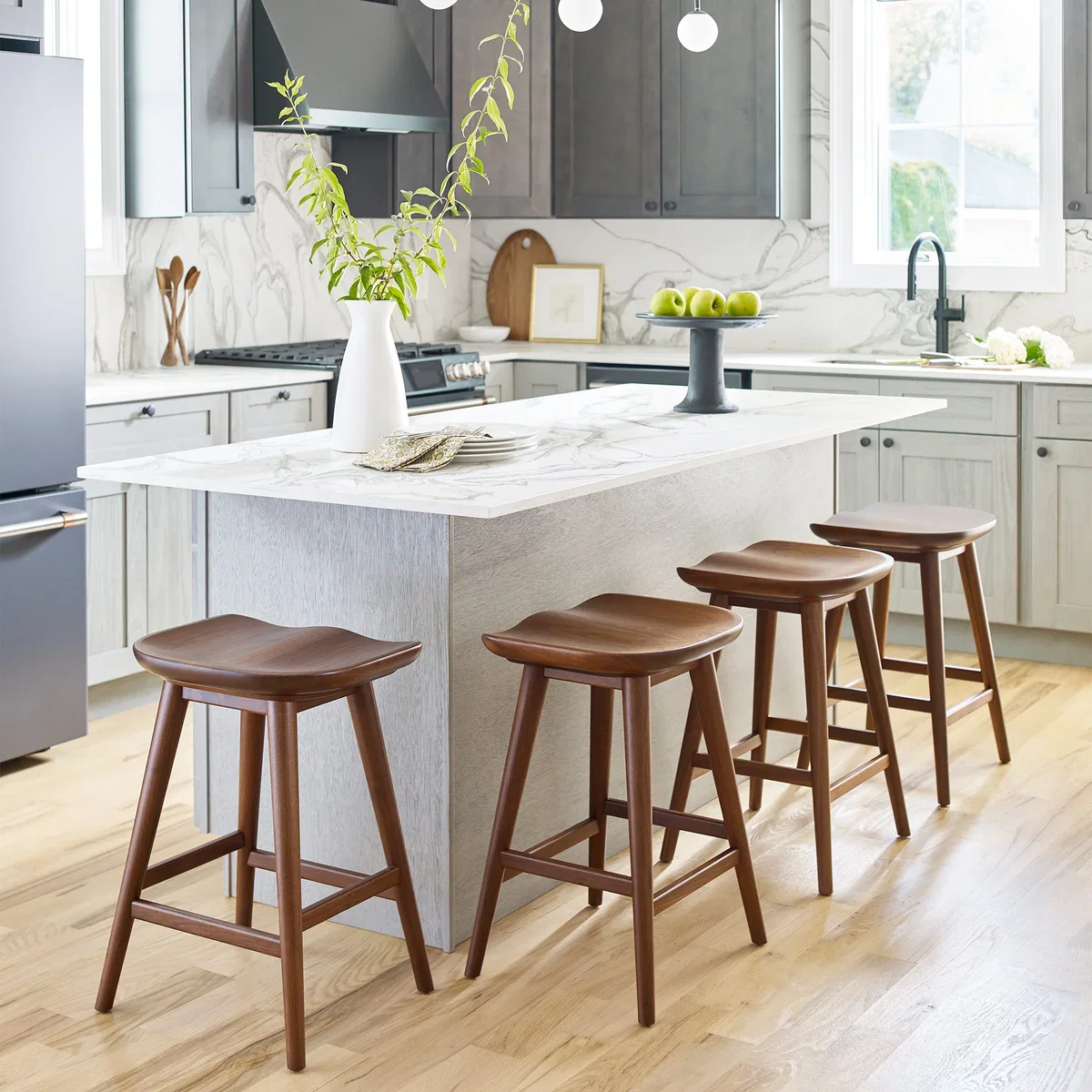 Walnut Grove Counter Stool, Counter & Bar Stool by Stickley, 18" width x 25" height x 15.5" depth View 3