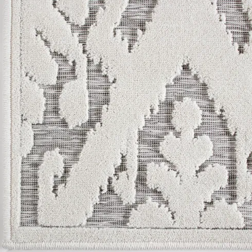 Lamanda Indoor/ Outdoor Solid Light Gray/ Ivory Area Rug