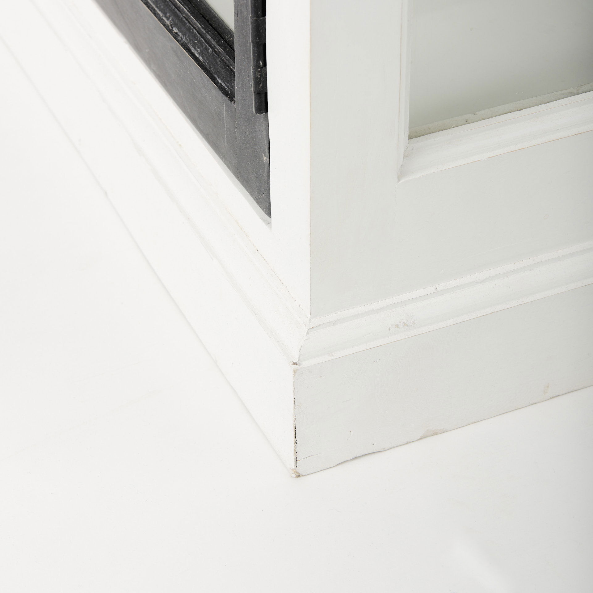 Bourchier 75x21 White/Black Solid Wood Frame Brown Top 4 Drawer 2 Glass Cabinet Buffet large image 