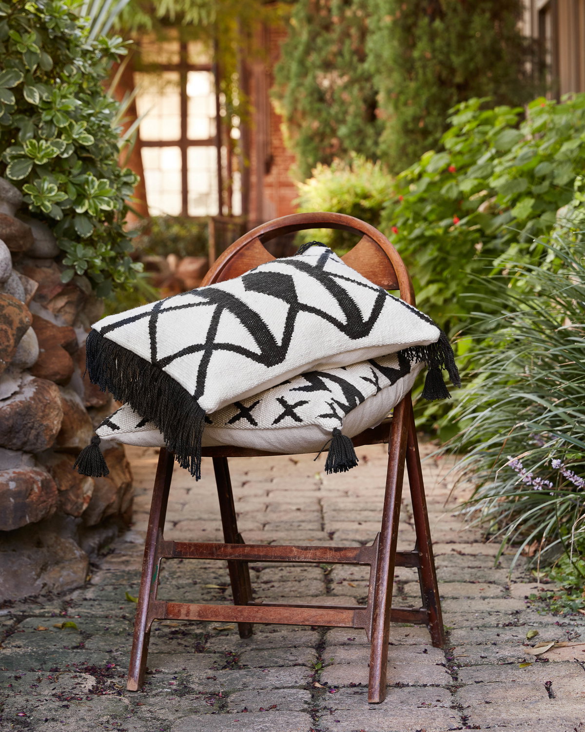 Loloi No Name Pillow, Decorative Pillow, 18" length x 18" width View 2