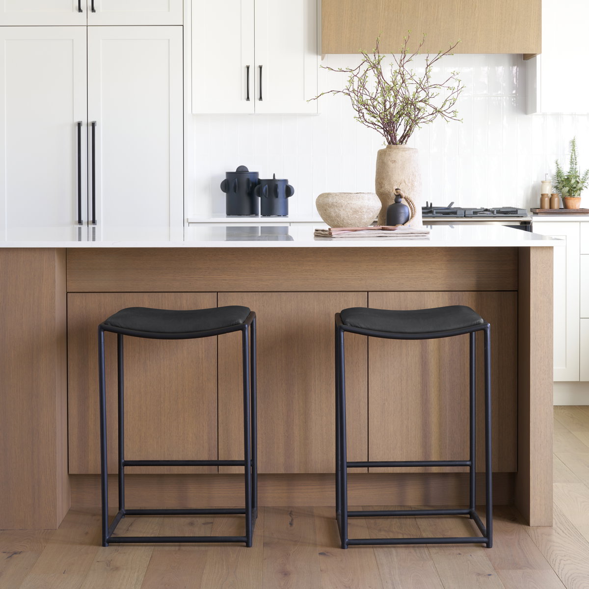 Taniel Backless 27.25in Seat Counter Stool | Black Leather with Metal, Counter & Bar Stool by Mercana, 18" length x 16" width x 27.75" height View 2