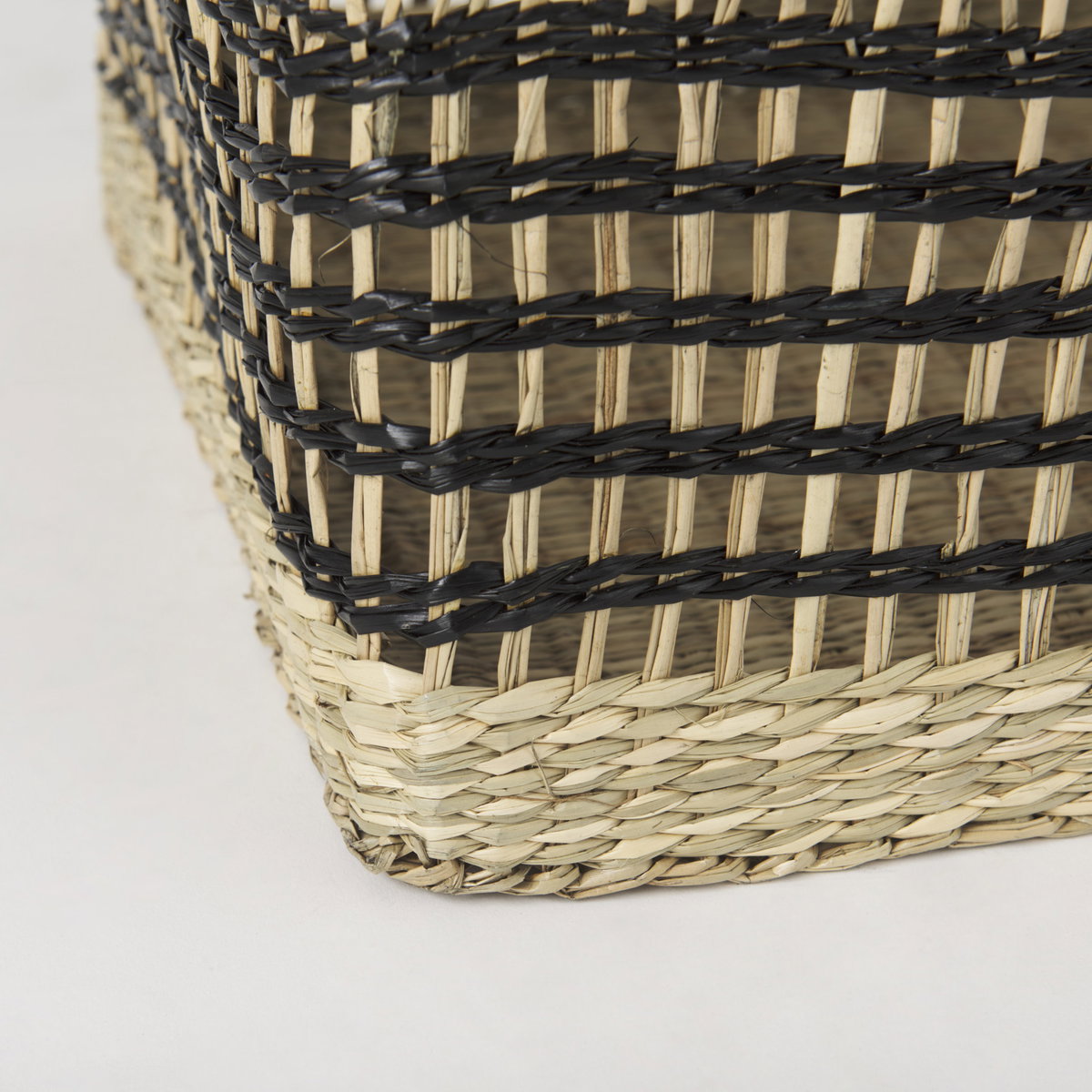 Nia (Set of 2) Light Brown Seagrass Rectangular Basket with Handles, Bins & Basket by Mercana, 18.5" length x 13.39" width x 14.57" height View 8