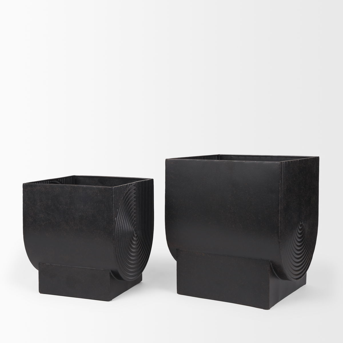 Medina Antiqued Black Metal Planters  (Set of 2), by Mercana, 9.45" length x 9.45" width x 11.02" height View 5