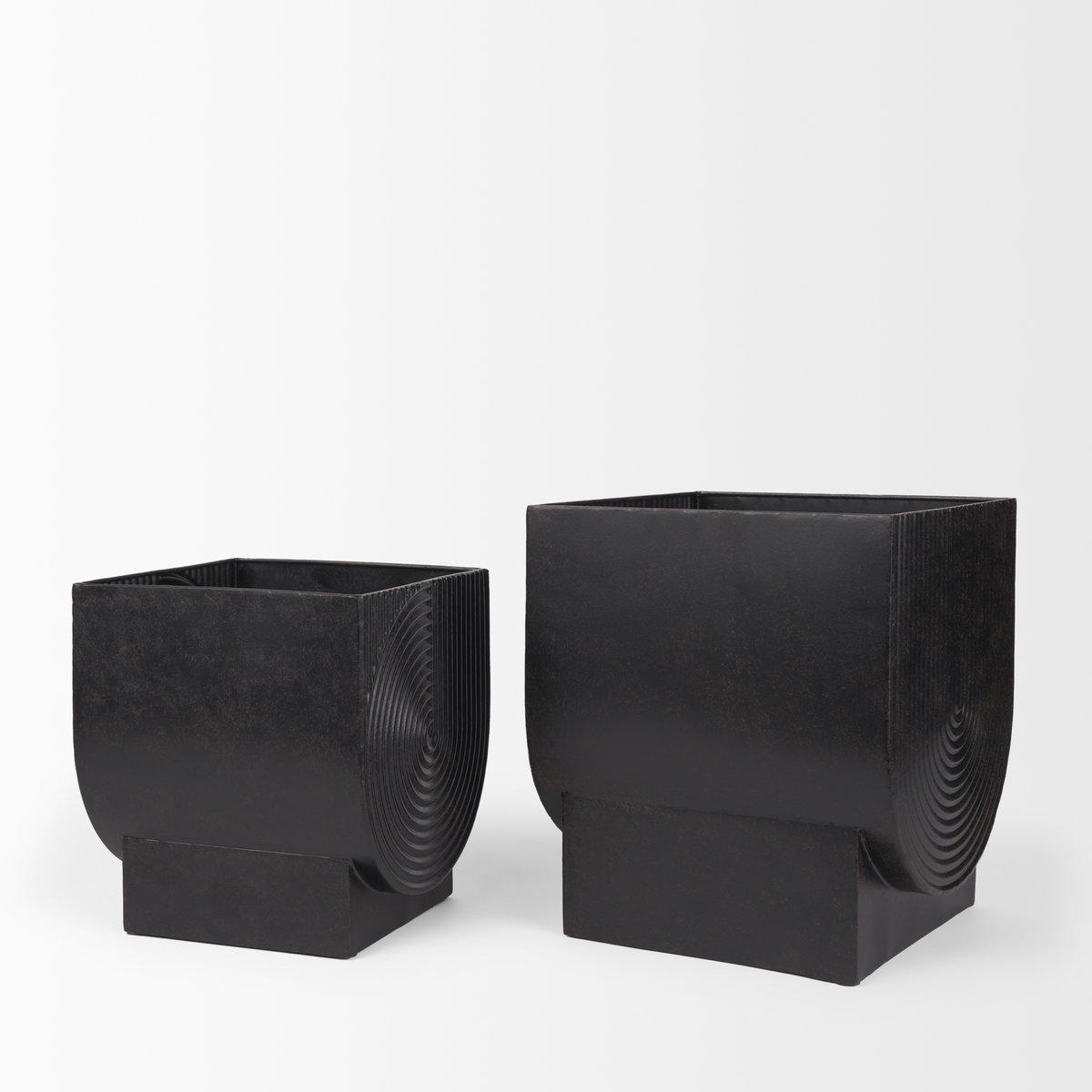 Medina Antiqued Black Metal Planters  (Set of 2), by Mercana, 9.45" length x 9.45" width x 11.02" height View 5