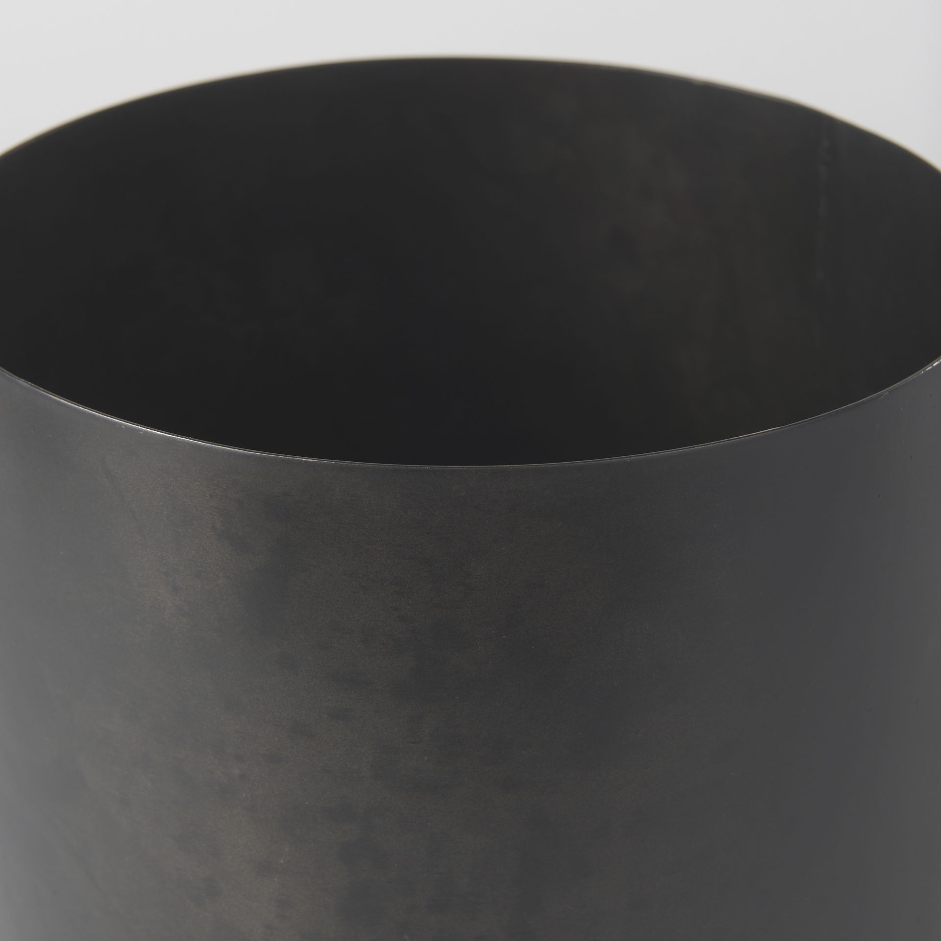 Juno 8.5H Large Black Iron Vase large image 