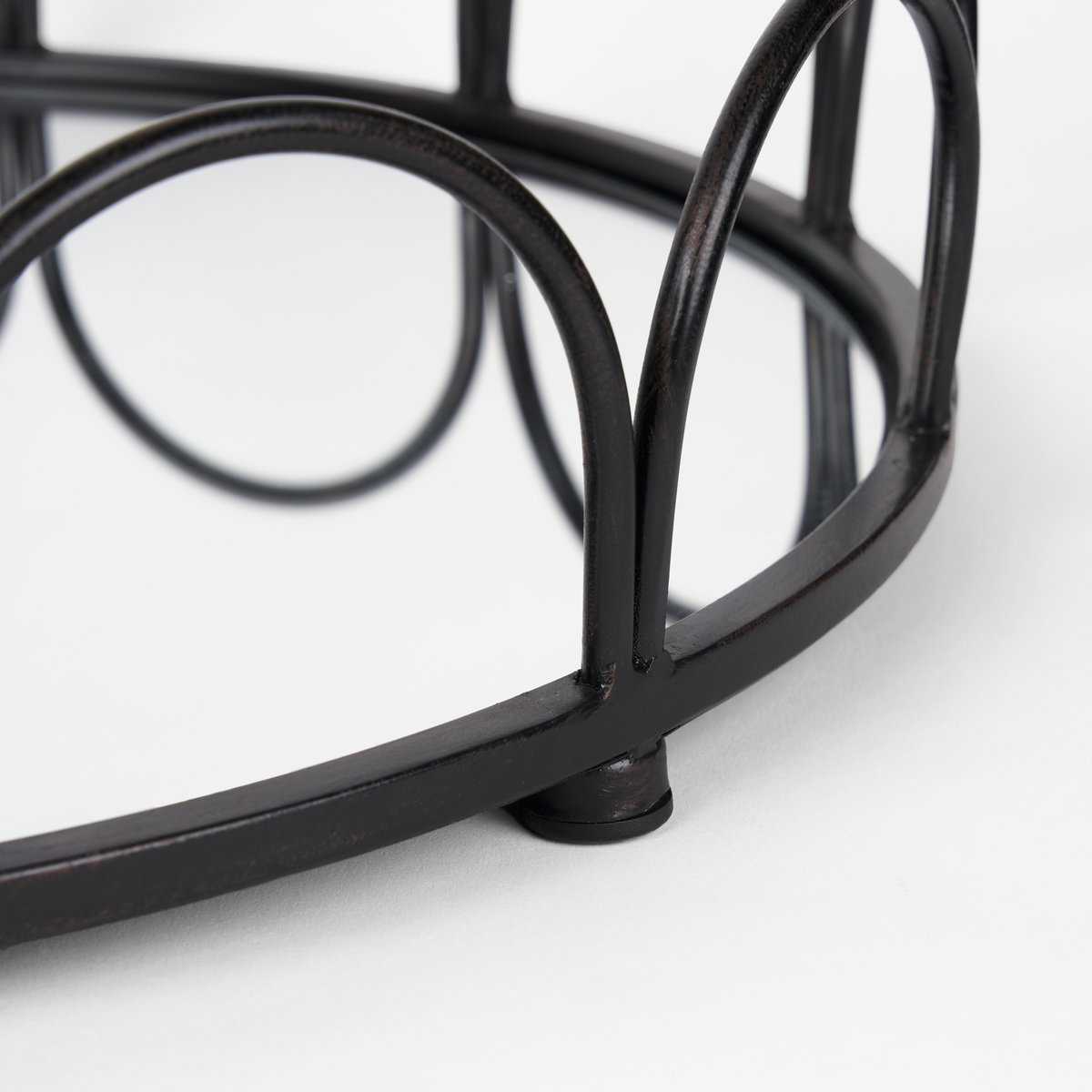 Lenore Round Metal/Mirror Tray Black (Set of 2), Decorative Object by Mercana, 18.9" length x 18.9" width x 4.33" height View 7