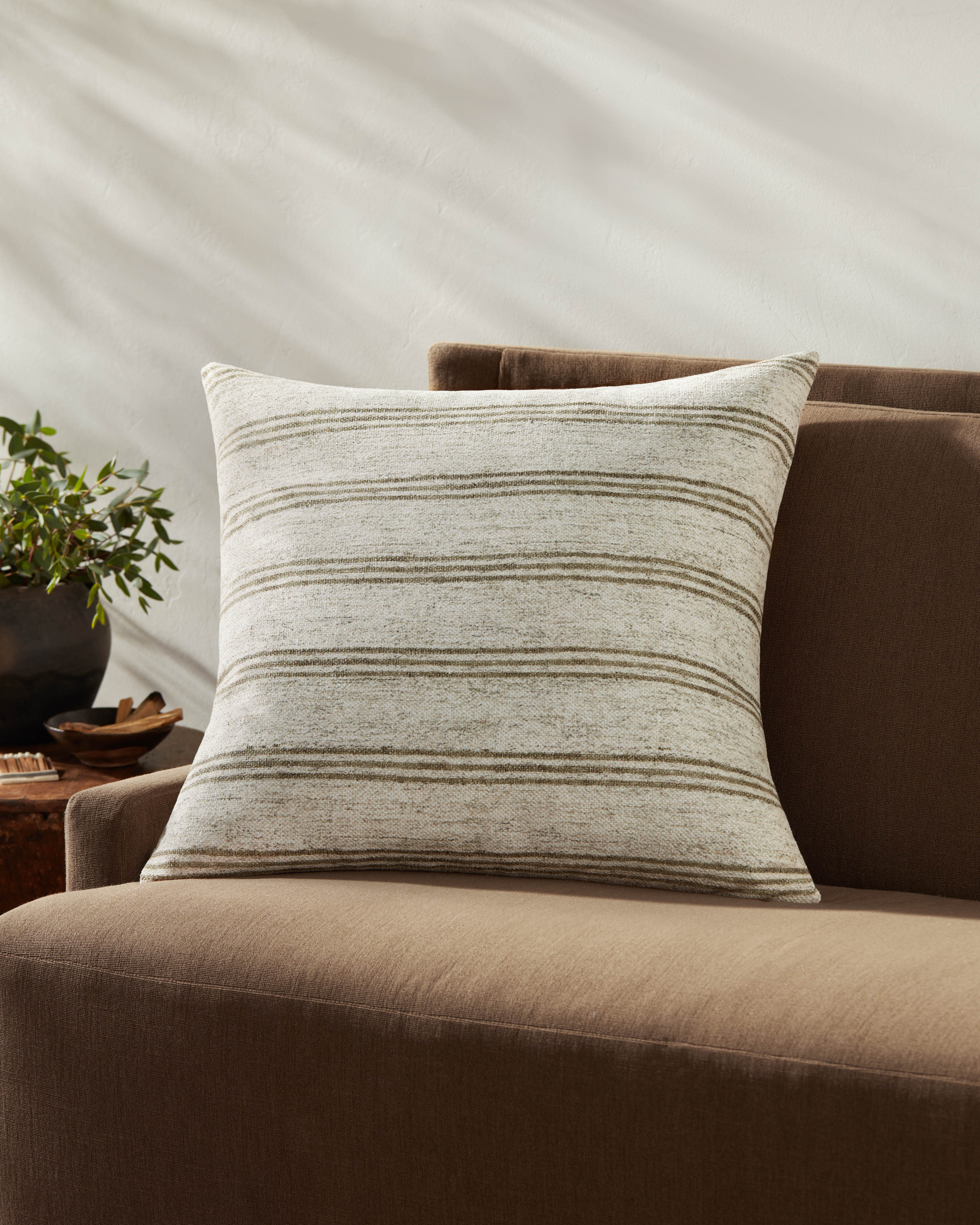 Amber Lewis x Loloi Zephyr Pillow large image 