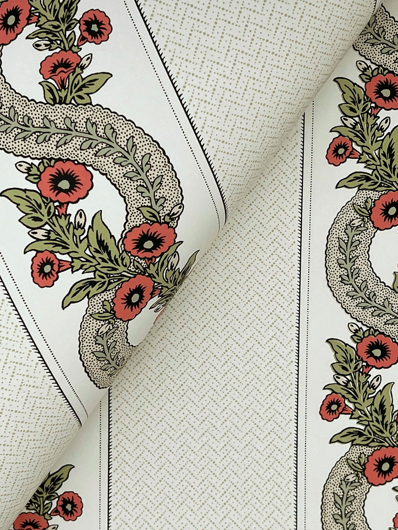 Abbey's Garland Red & Green Wallpaper large image 