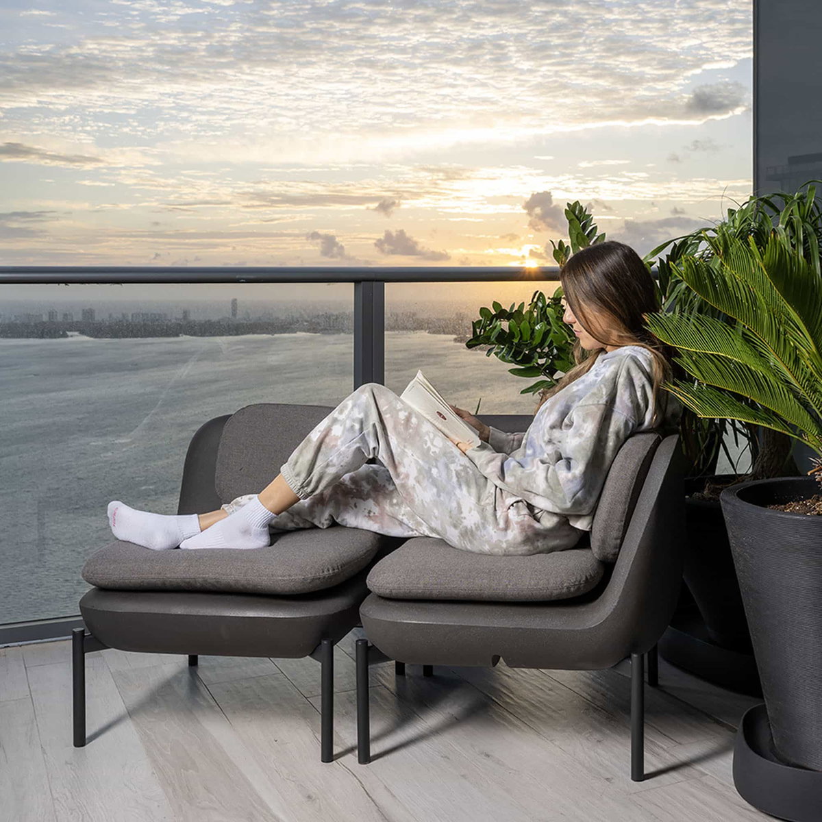 Inou Elements Modular Chaise, Outdoor Furniture by Crescent Garden, 4'5.3" width x 2'2.4" height x 2'3.8" depth View 4