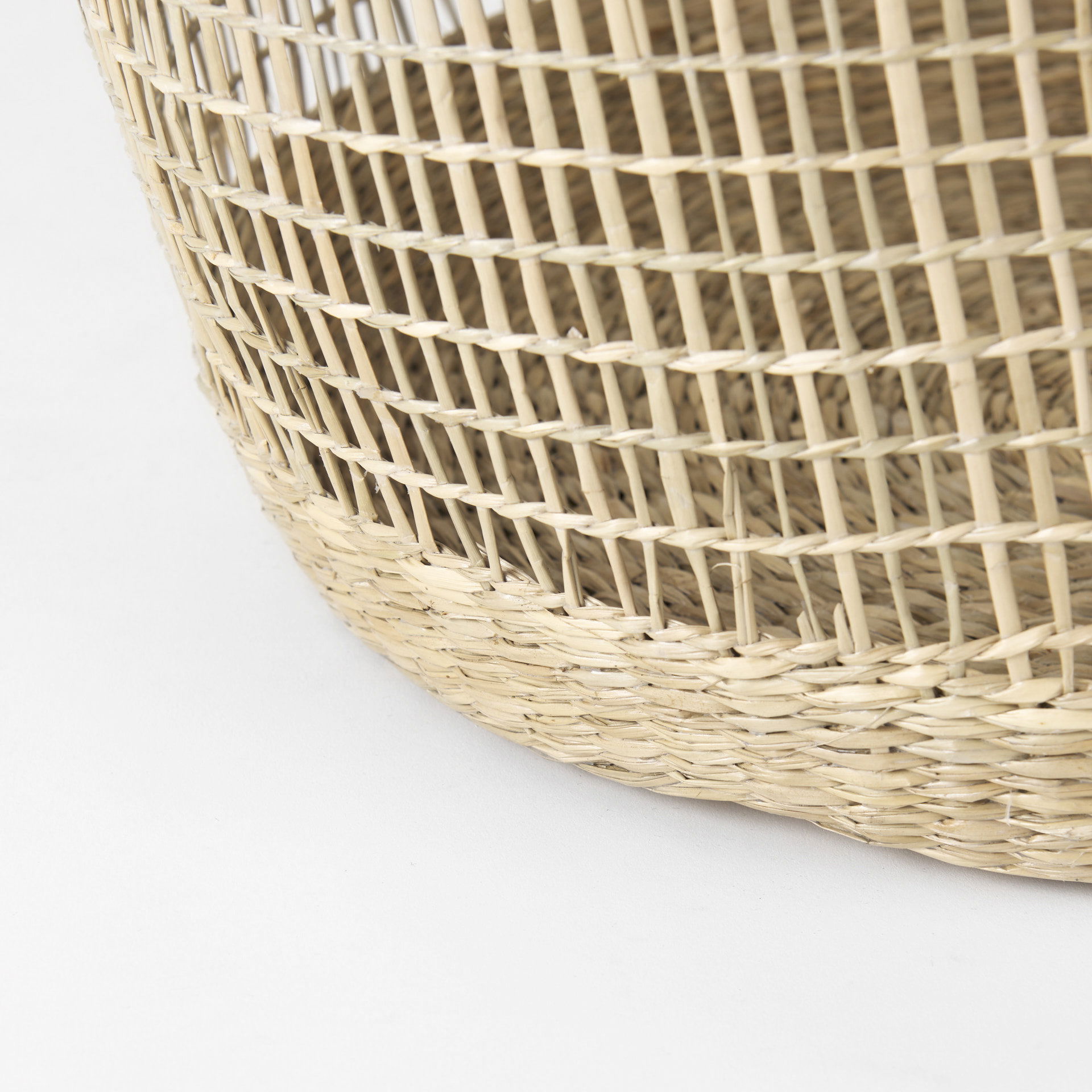 Bowie  (Set of 3) Medium Brown Seagrass Round Basket with Handles, Bins & Basket by Mercana, 19.69" length x 19.69" width x 19.69" height View 8