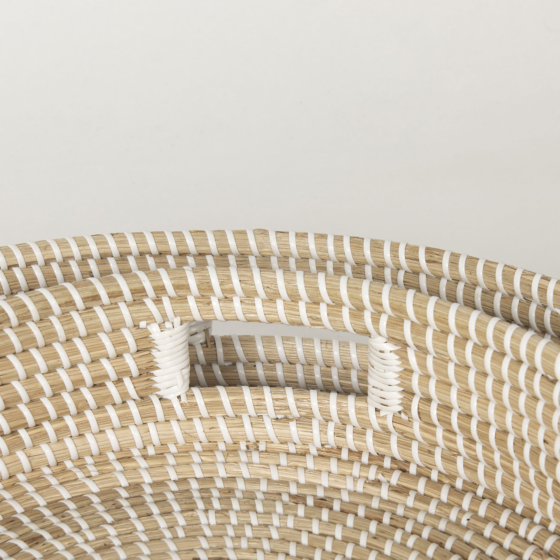 Kalama Set of 2 Large Round Seagrass Trays with Handles, Decorative Tray by Mercana, 22.05" length x 22.05" width x 3.94" height View 6