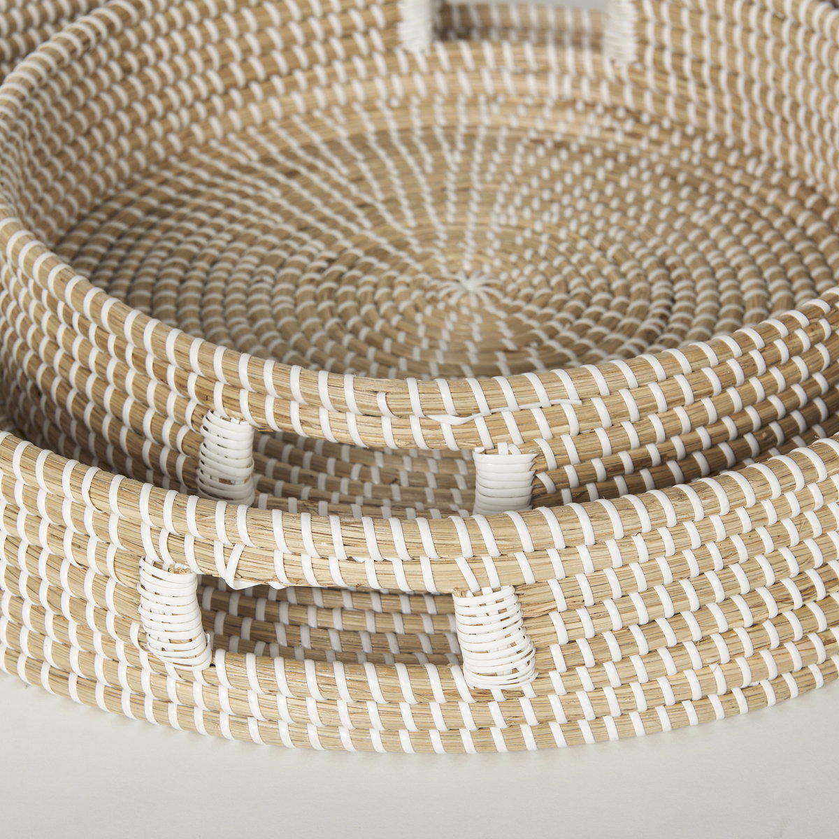 Kalama Set of 2 Large Round Seagrass Trays with Handles, Decorative Tray by Mercana, 22.05" length x 22.05" width x 3.94" height View 9