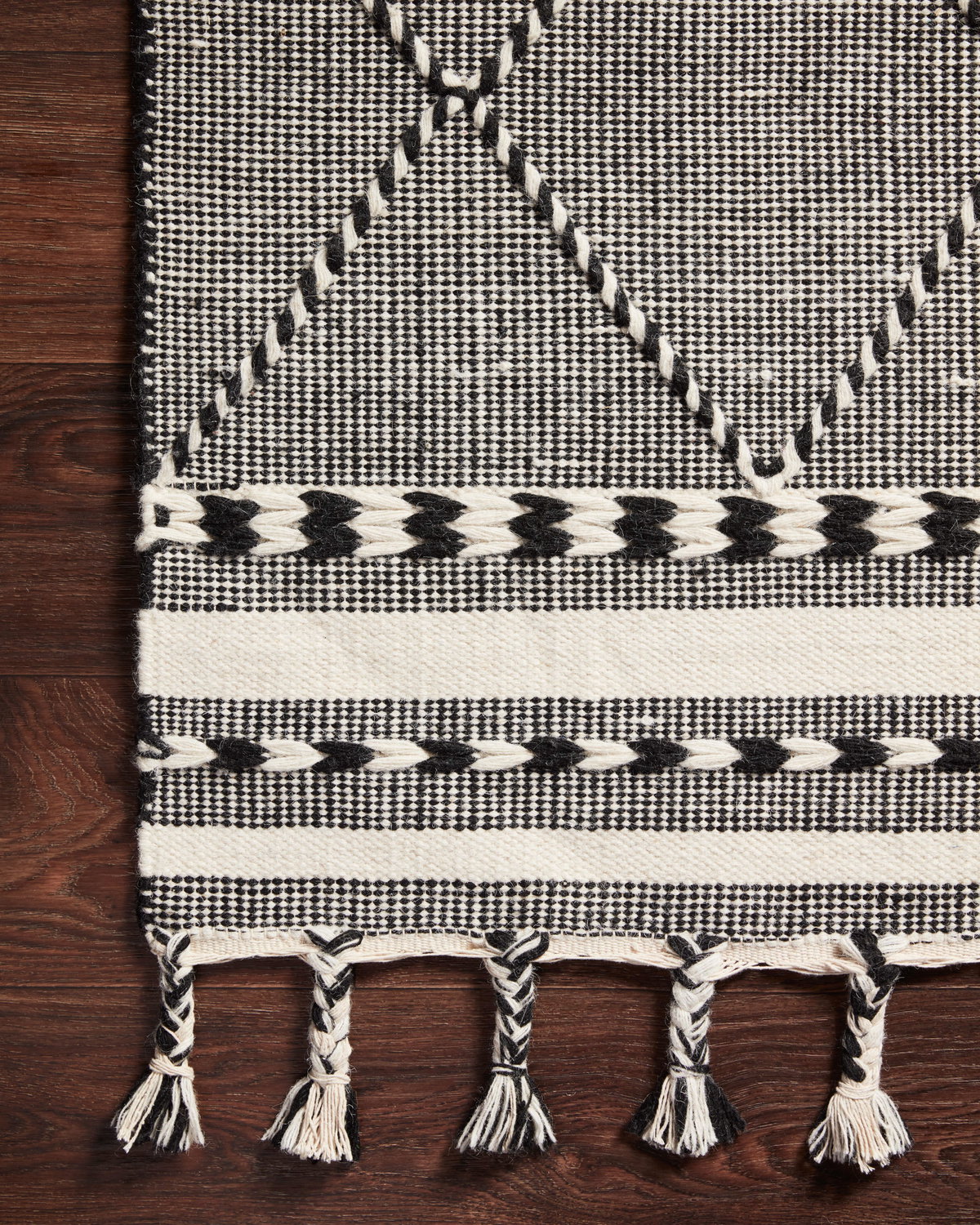 Loloi Sawyer Rug, 2'3" length x 3'9" width View 5