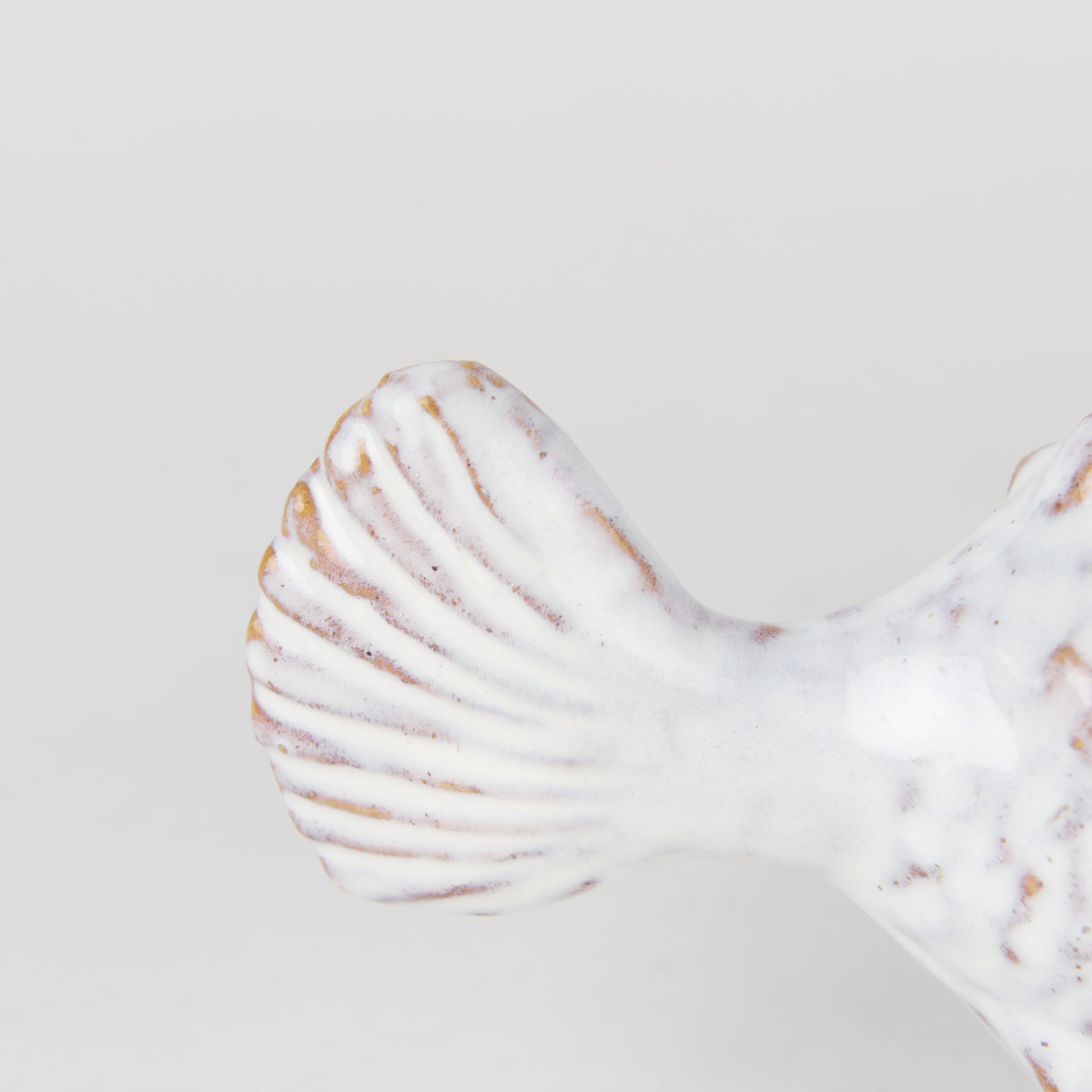 Spike II (Large) 10L x 6W Off-White Ceramic Puffer Fish large image 