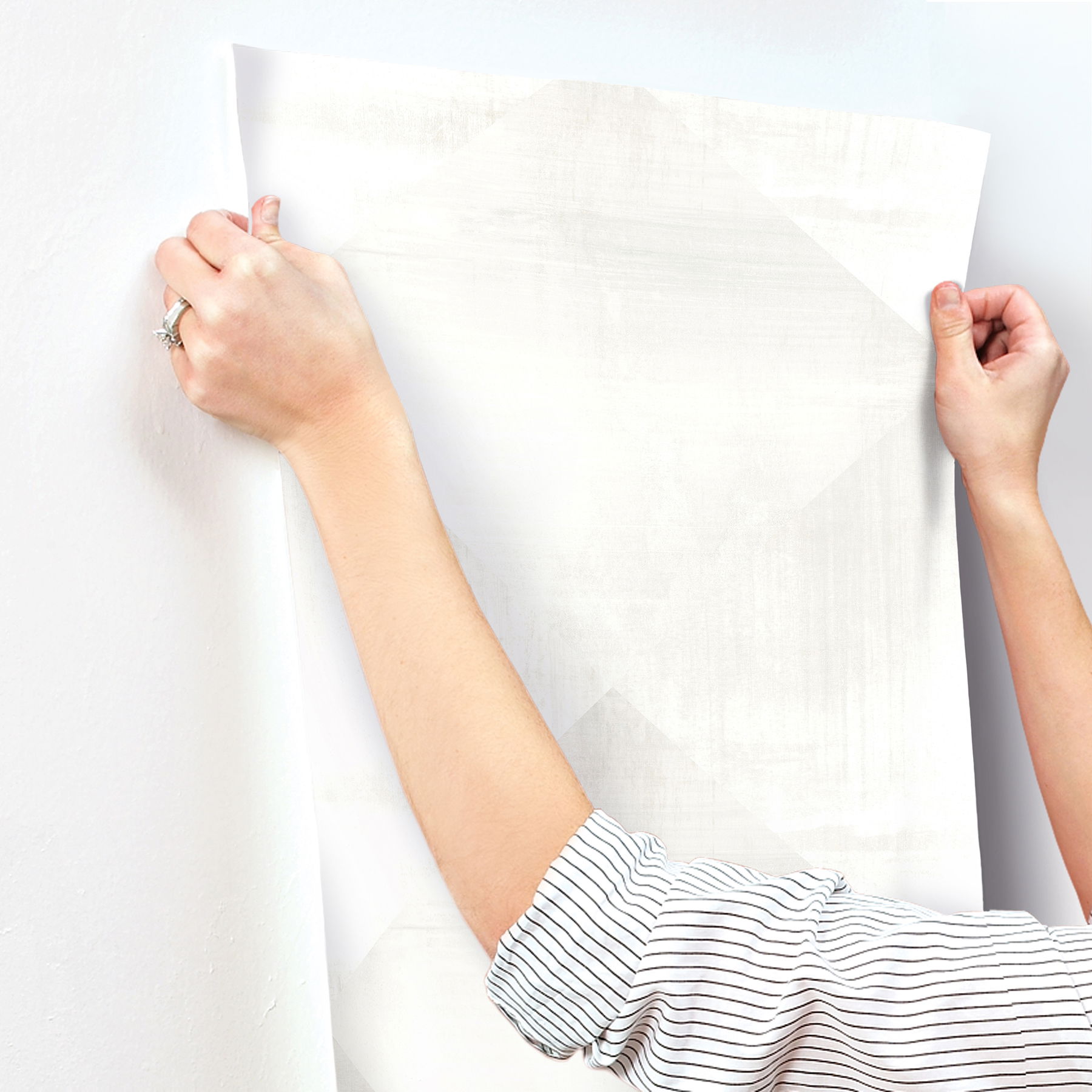 In Clay White Wallpaper large image 