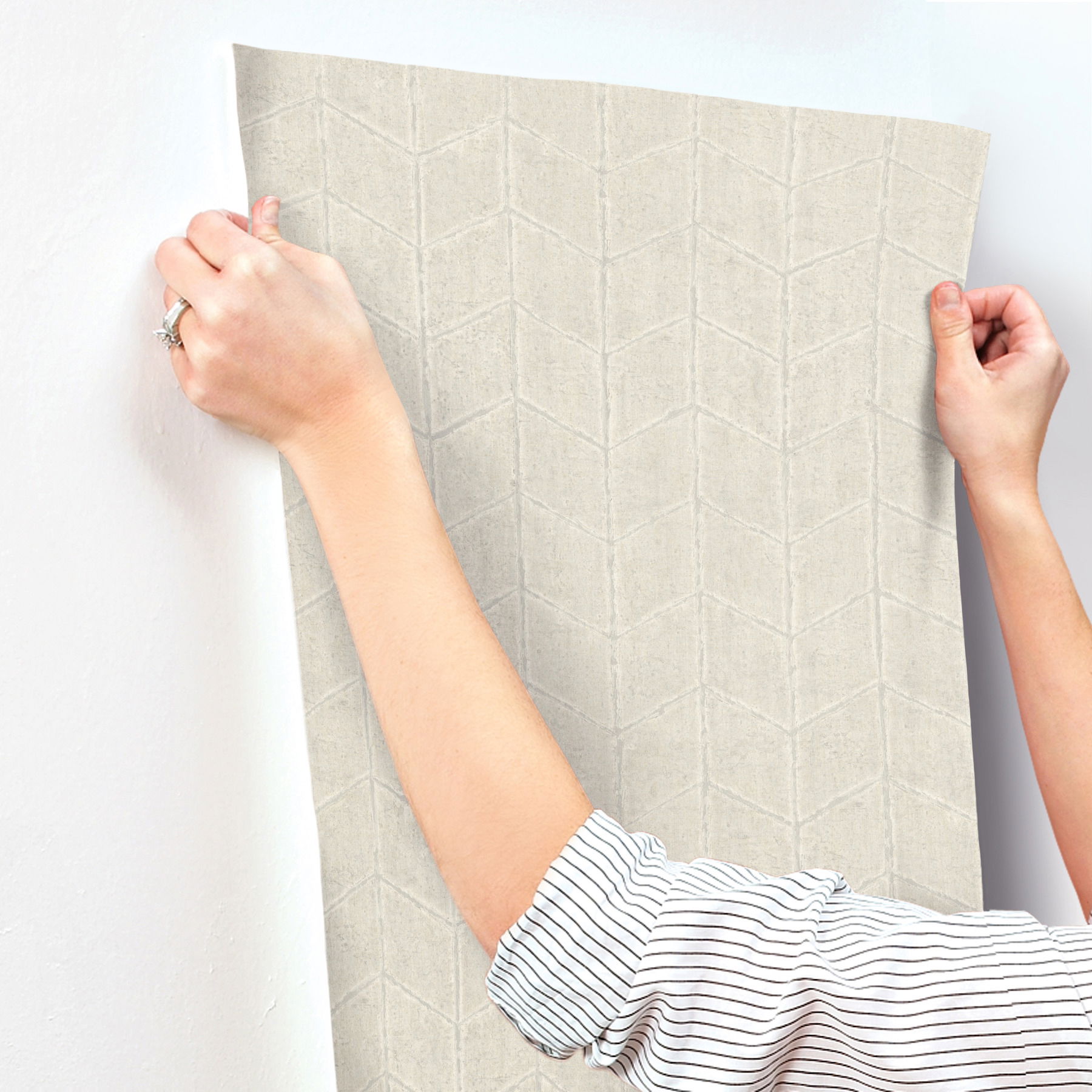 Flatiron Geometric Pearl Grey Wallpaper large image 