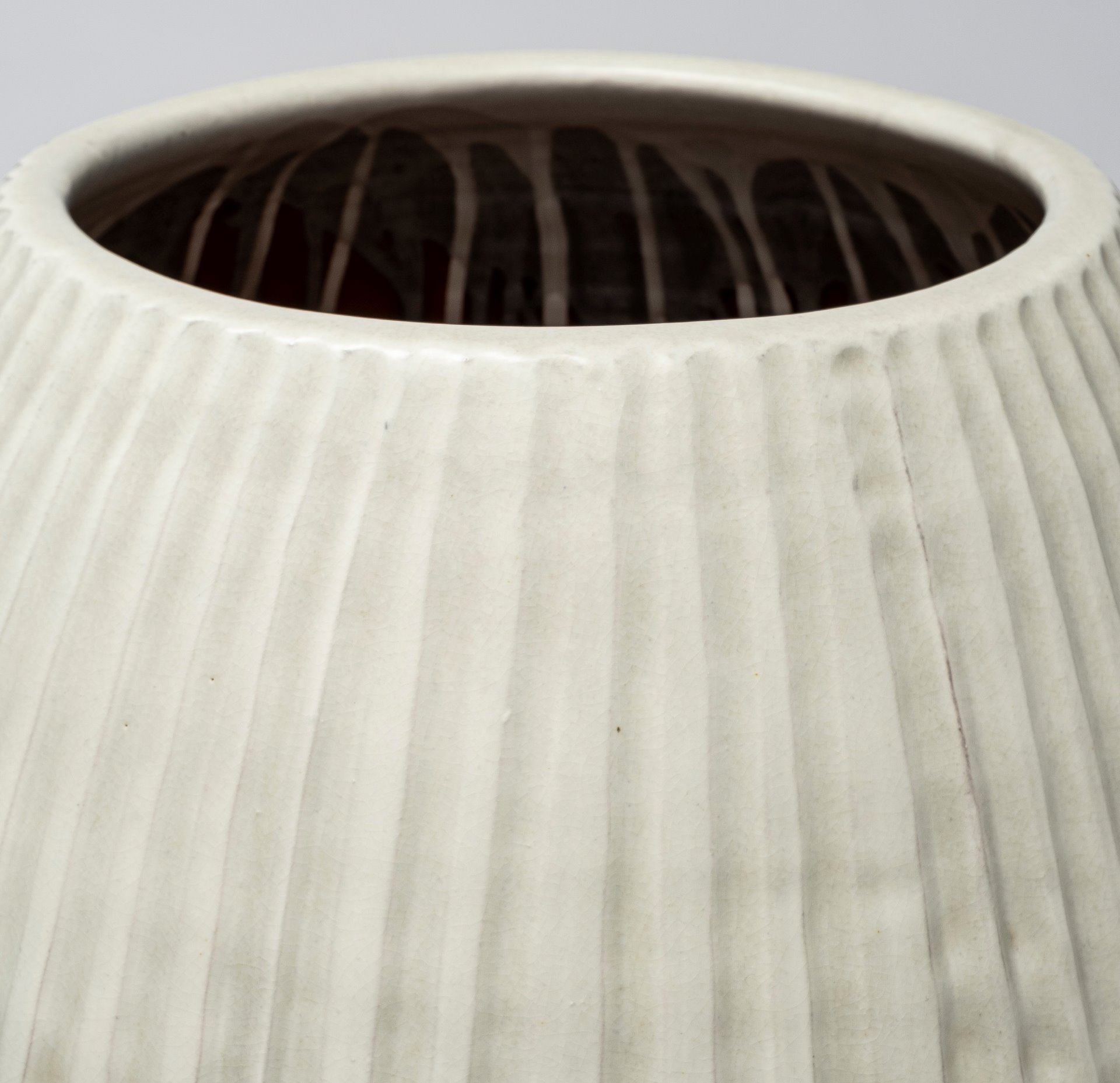 Reyan Large 28.5' Pearl White Ceramic Striped Vase, by Mercana, 16.14" length x 16.14" width x 28.54" height View 9