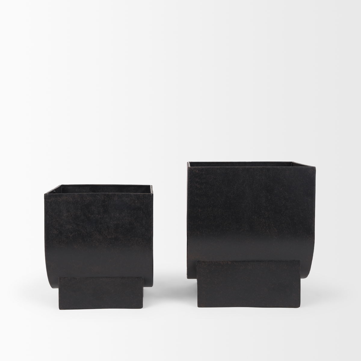 Medina Antiqued Black Metal Planters  (Set of 2), by Mercana, 9.45" length x 9.45" width x 11.02" height View 4