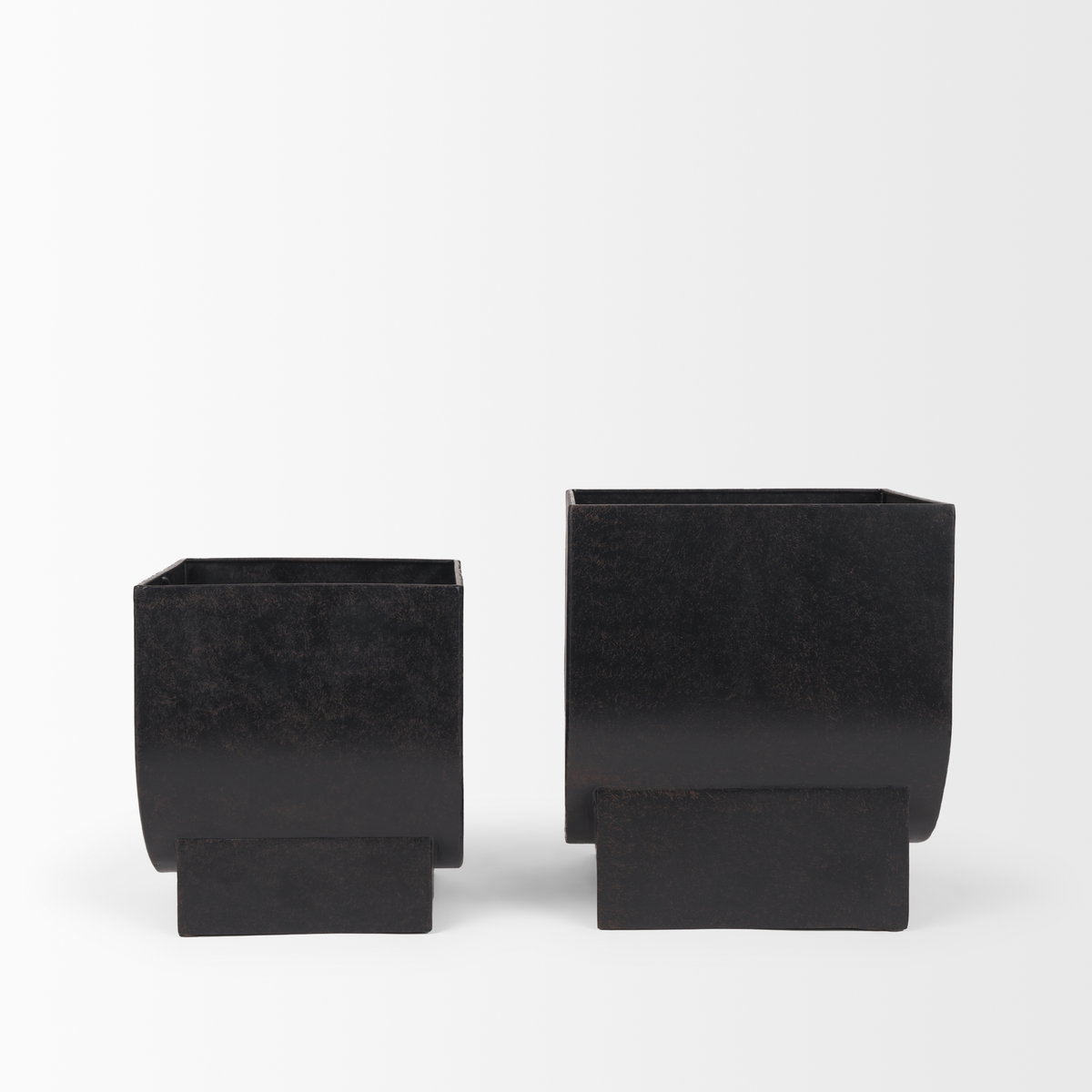 Medina Antiqued Black Metal Planters  (Set of 2), by Mercana, 9.45" length x 9.45" width x 11.02" height View 4