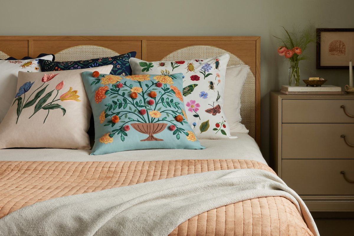 Rifle Paper Co. x Loloi Tulips Pillow, Decorative Pillow, 22" length x 22" width View 3