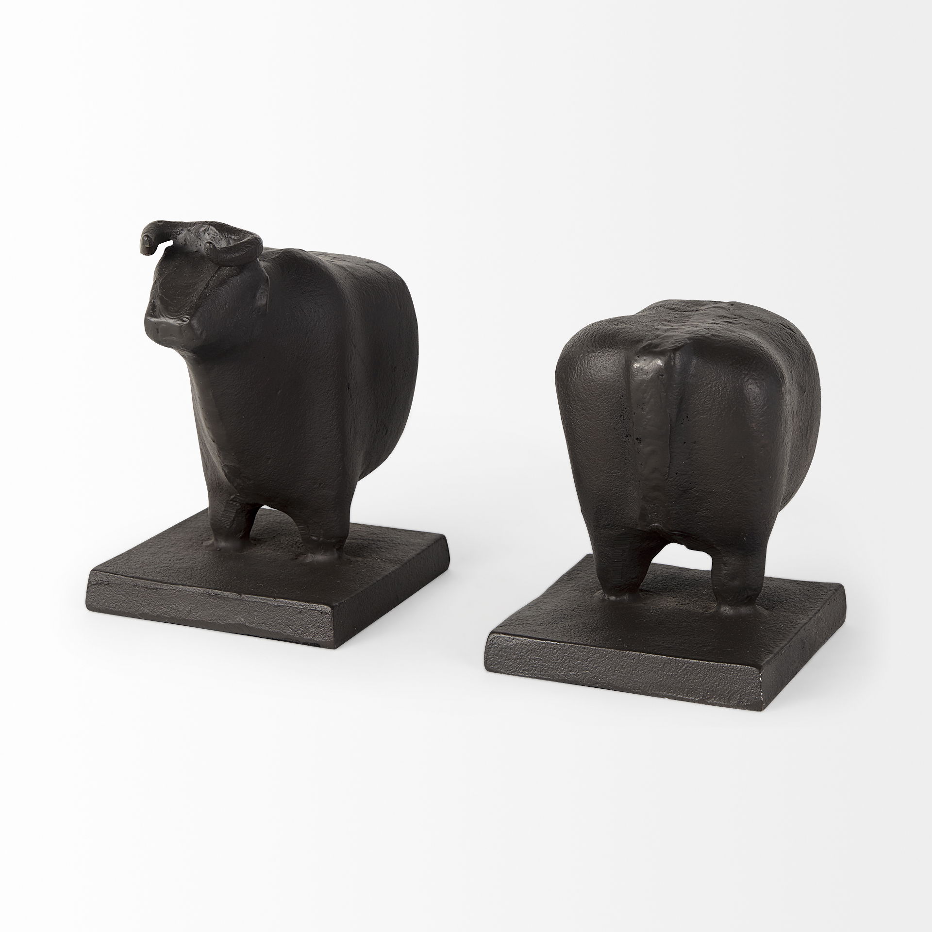 Taurus III (Set of 2) 9L x 4W Black Cast Aluminum Bull Bookends, by Mercana, 9" length x 4.25" width x 6.75" height View 6