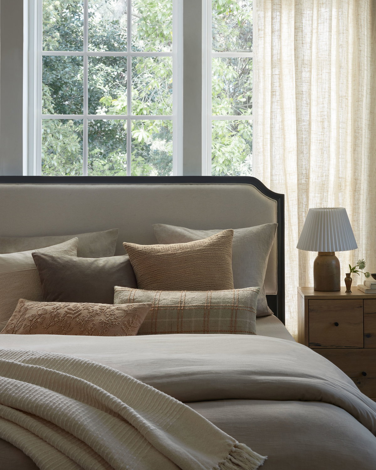 Magnolia Home by Joanna Gaines x Loloi Gale Pillow, Decorative Pillow, 22" length x 22" width View 2