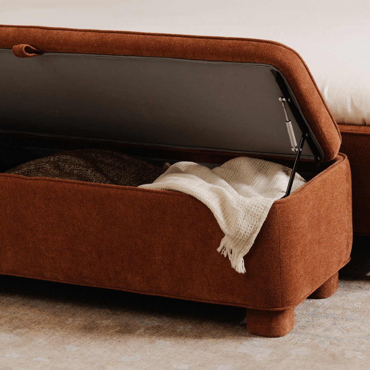Ichigo Storage Bench Deep Orange, Benche by Moe's Home, 59" width x 18" height x 20" depth View 10