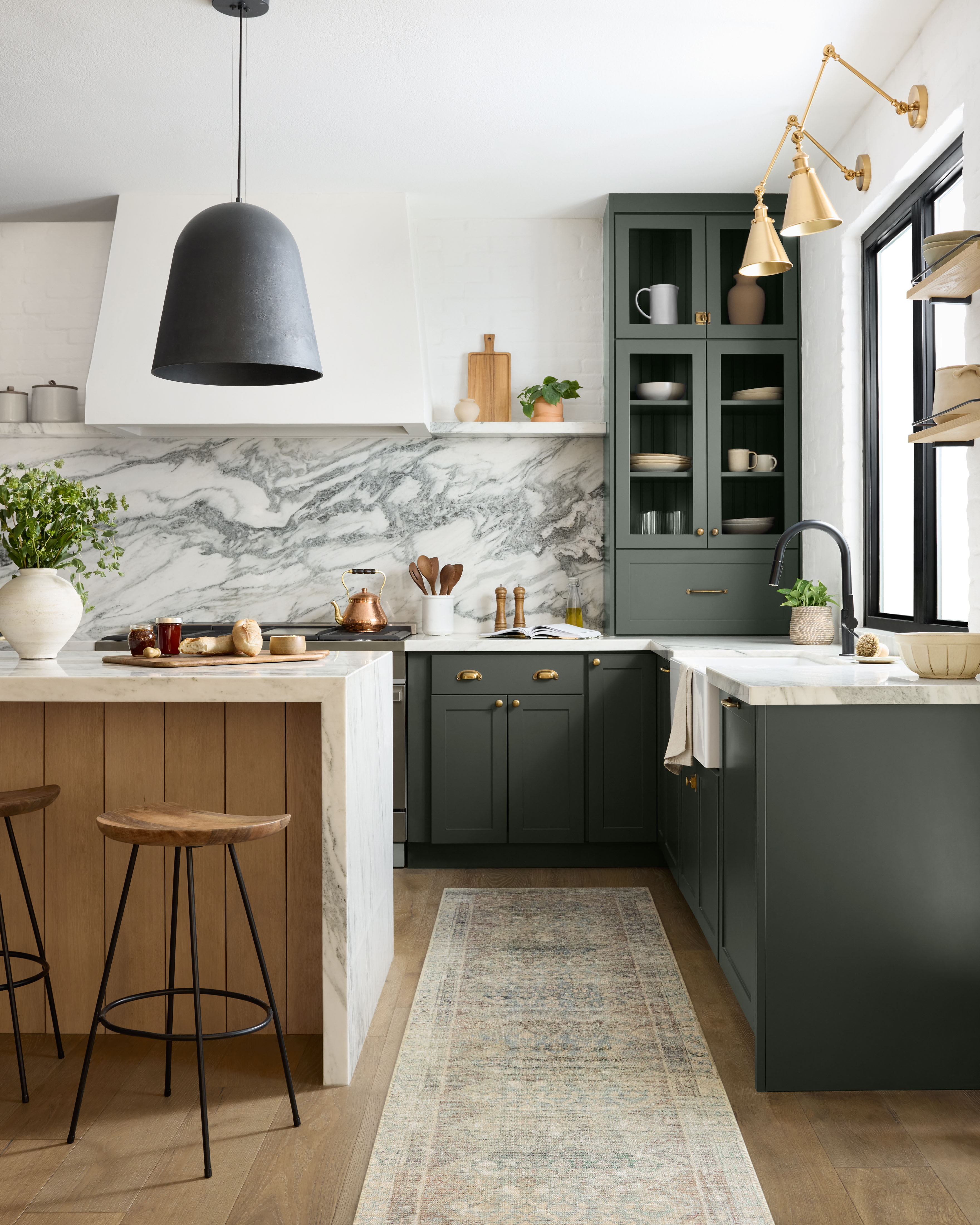 Angela Rose x Loloi Aubrey Rug, 7'6" length x 7'6" width View 4