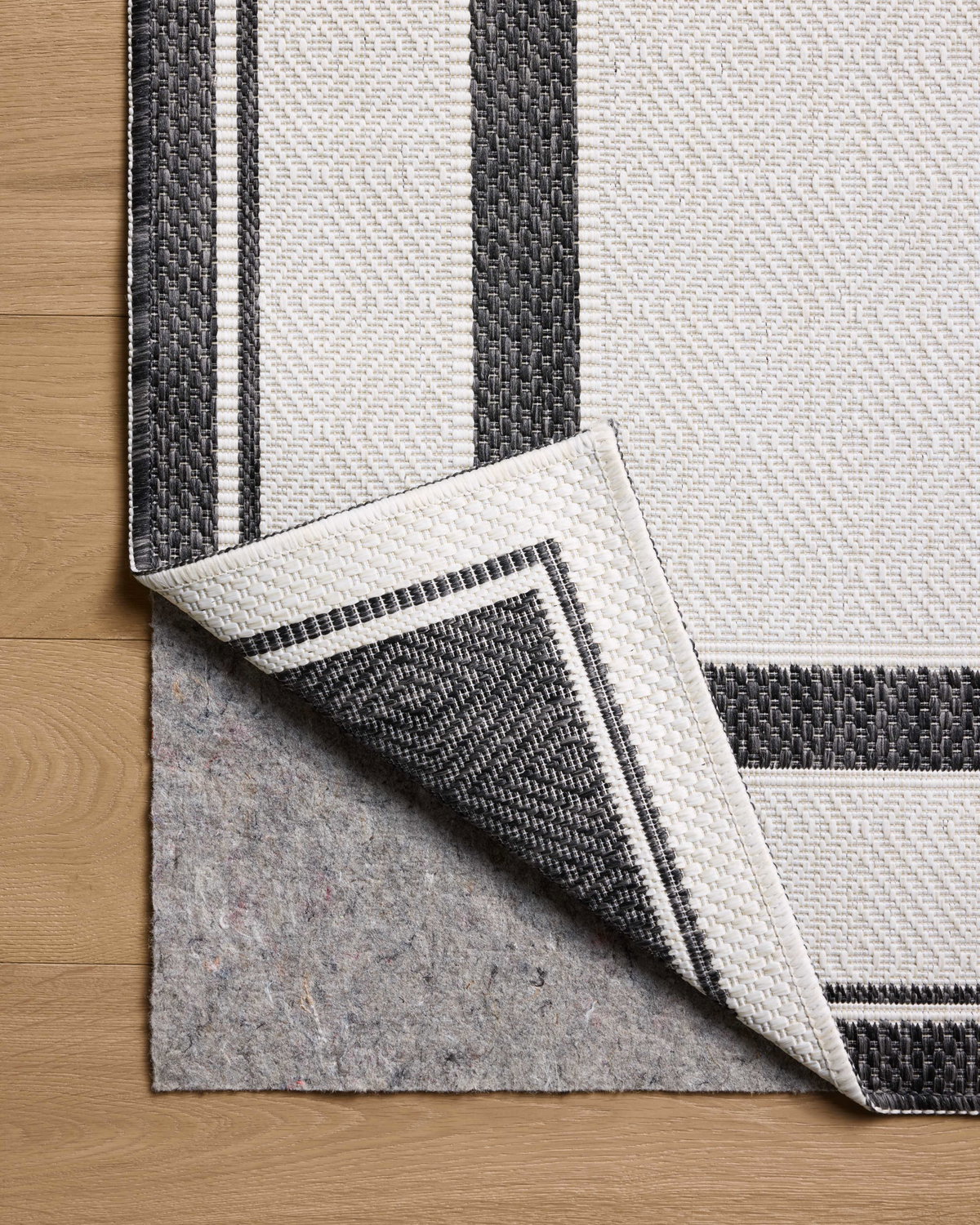 Loloi Easton Rug, 2'3" length x 3'9" width View 7