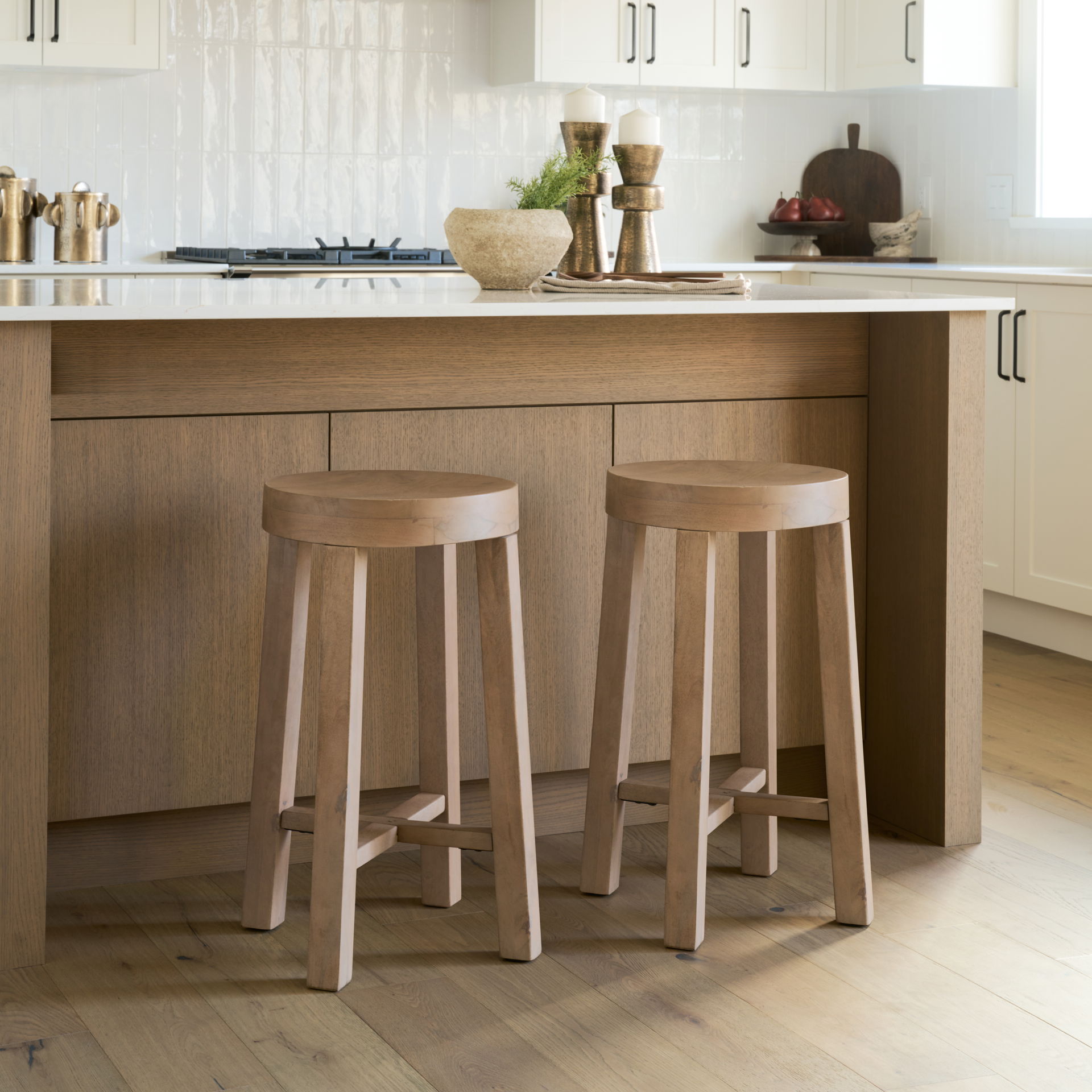 Brahma 26' Total Height White Washed Wood Stool, Counter & Bar Stool by Mercana, 14.5" length x 14.5" width x 26" height View 3