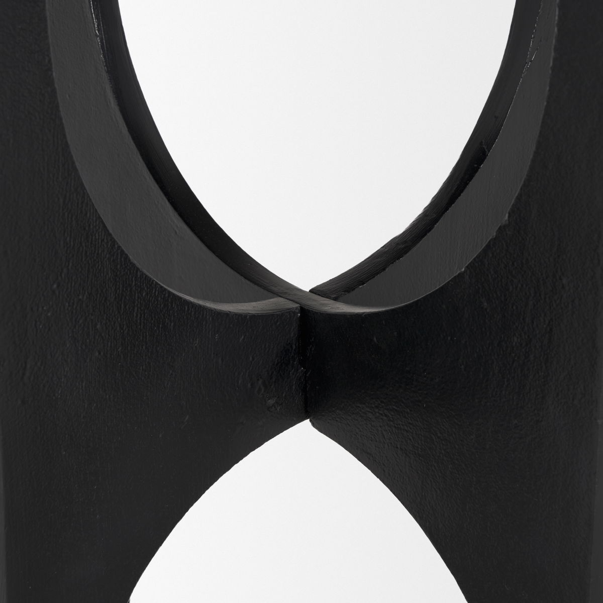 Sobi Textured Matte Black Round Metal Accent Table, Side & End Table by Mercana, 18" length x 18" width x 21.5" height View 8