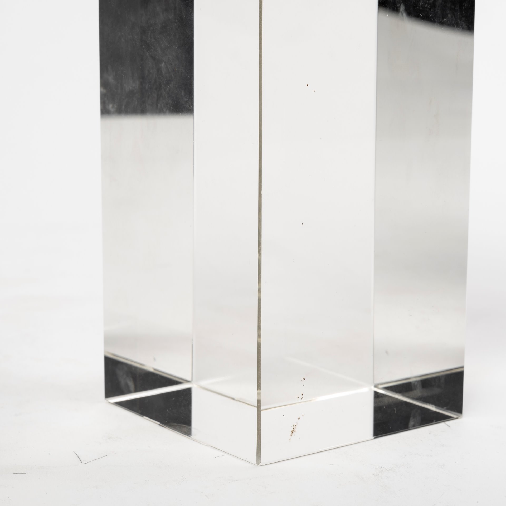 Isla (Large) 5L x 5W White Replica Resin Coral On Clear White Glass, Decorative Object by Mercana, 4.72" length x 4.72" width x 10.43" height View 8