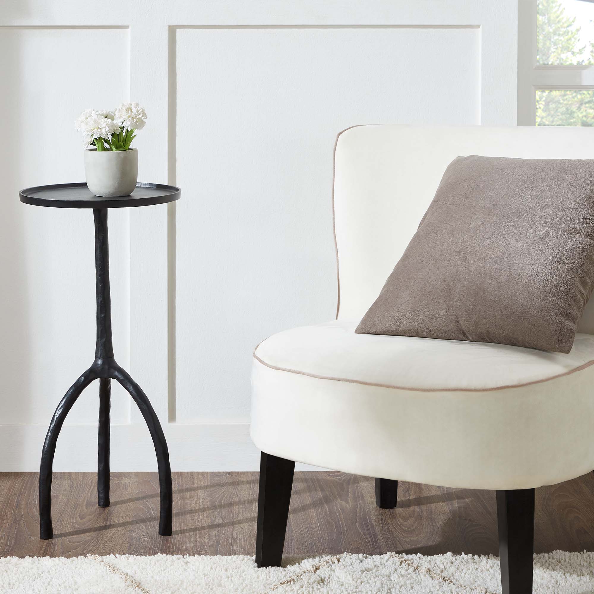 Konsta Table large image 