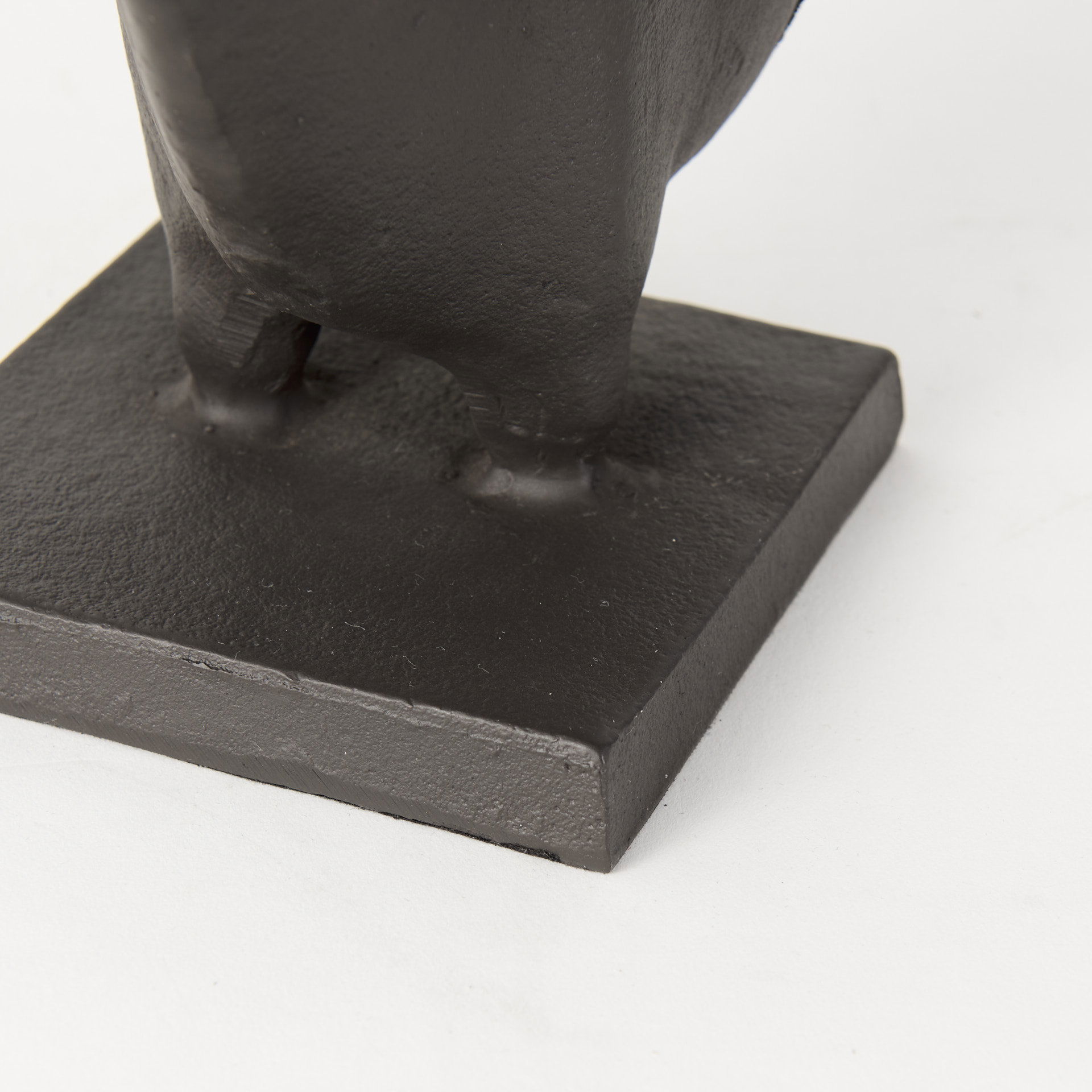 Taurus III (Set of 2) 9L x 4W Black Cast Aluminum Bull Bookends, by Mercana, 9" length x 4.25" width x 6.75" height View 11