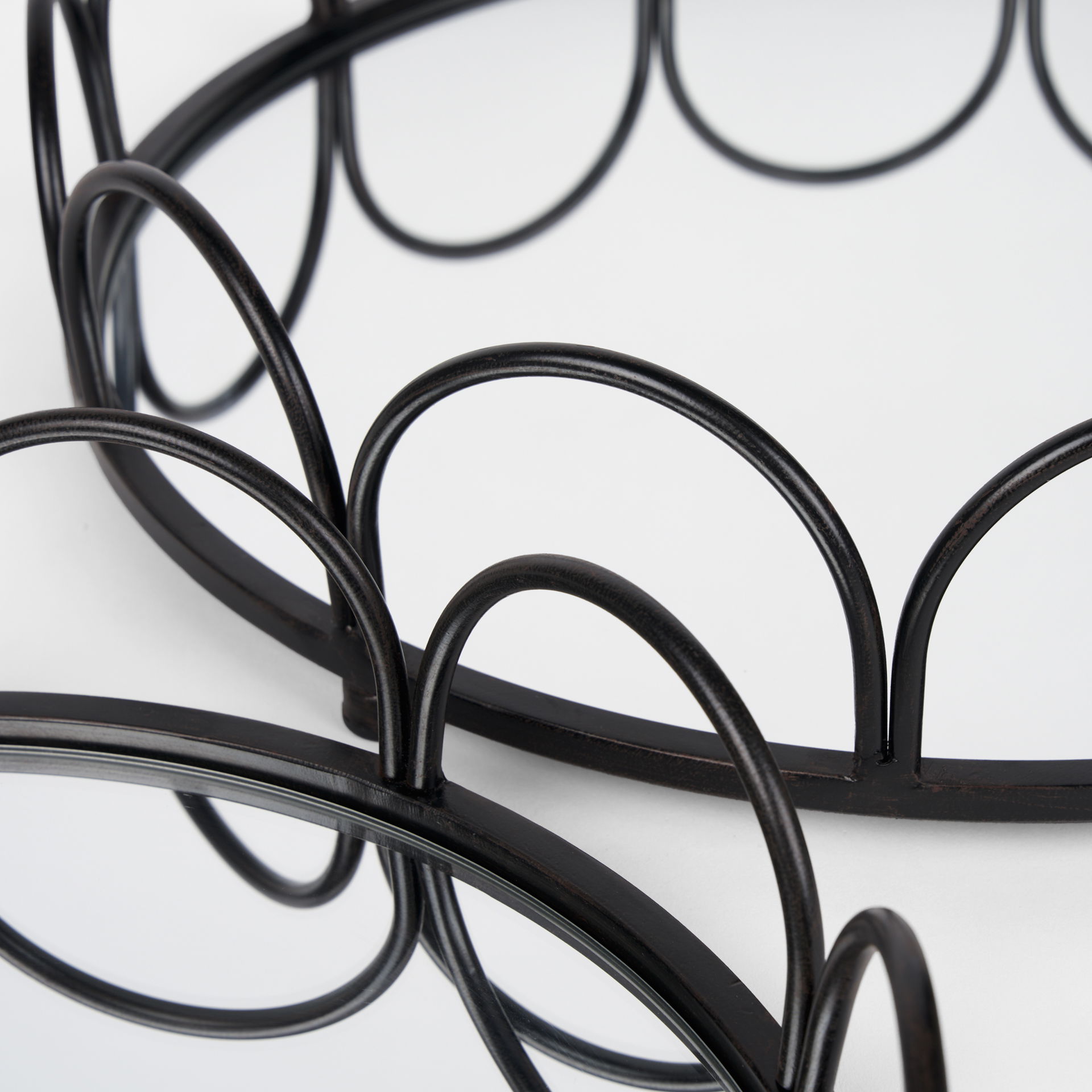 Lenore Round Metal/Mirror Tray Black (Set of 2), Decorative Object by Mercana, 18.9" length x 18.9" width x 4.33" height View 5