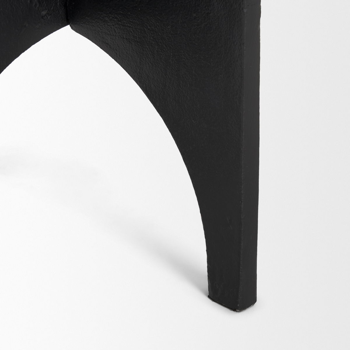 Sobi Textured Matte Black Round Metal Accent Table, Side & End Table by Mercana, 18" length x 18" width x 21.5" height View 9