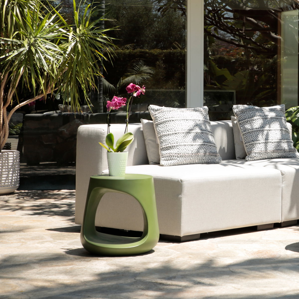 Owens Outdoor Side Table Green, Side & End Table by Dovetail, 18" width x 18" height x 18" depth View 6