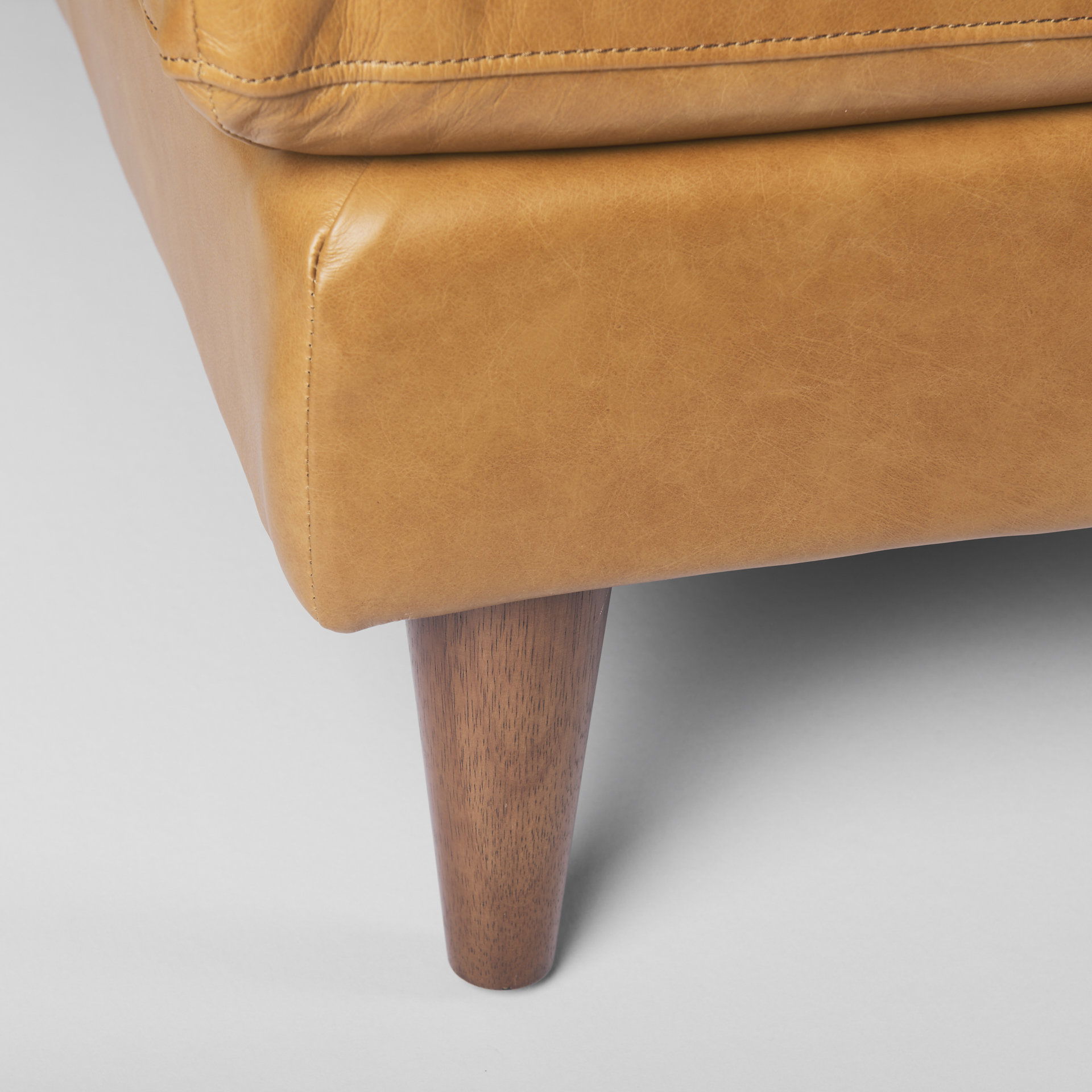 Elton 111.4L x 68.1W x 34.3H Tan Leather Right Chaise Sectional, Sectional Sofa by Mercana, 68.11" length x 34.25" width x 111.42" height View 11