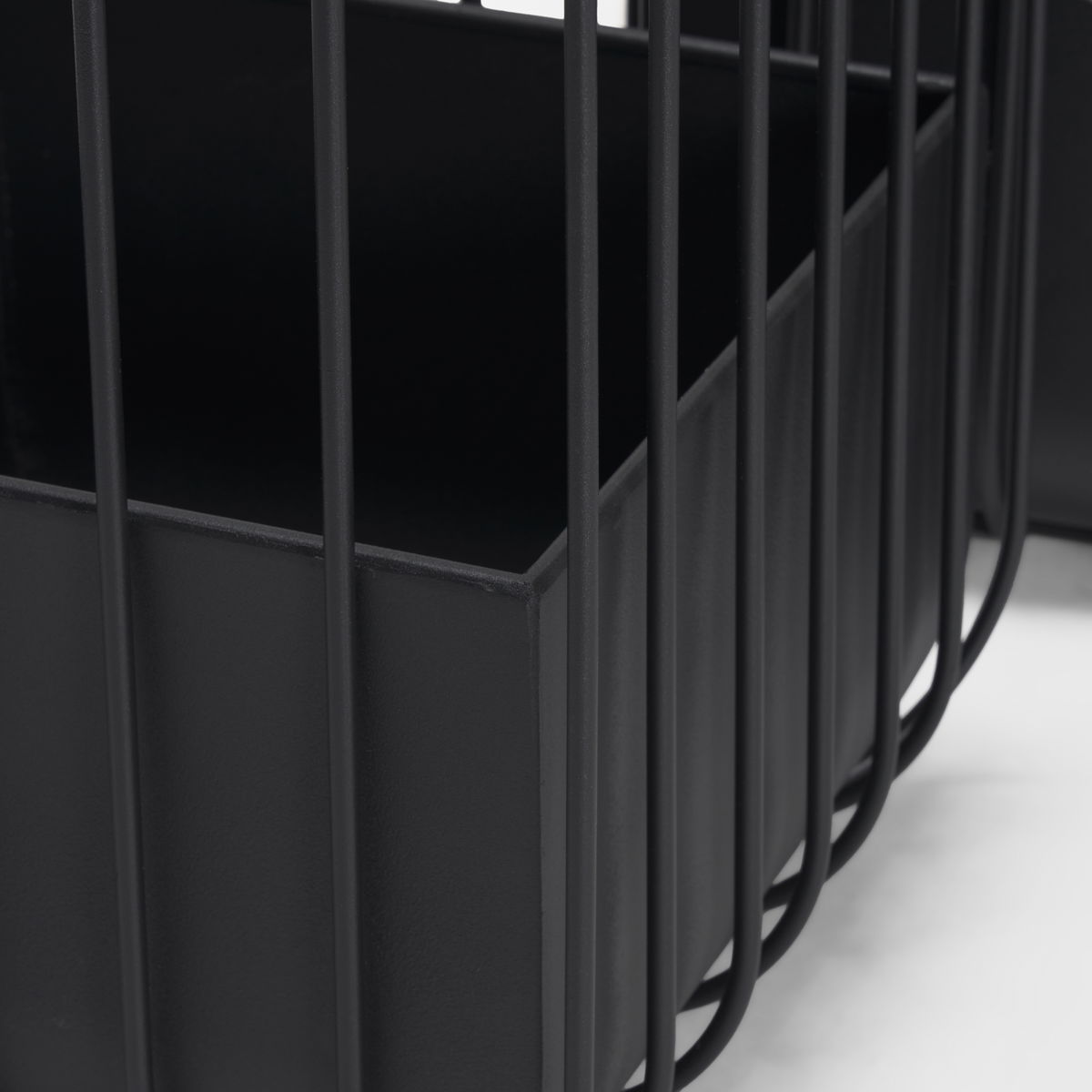 Verna Matte Black Wire Cage Metal Planters (Set of 2), Decorative Object by Mercana, 15.75" length x 15.75" width x 19.88" height View 7