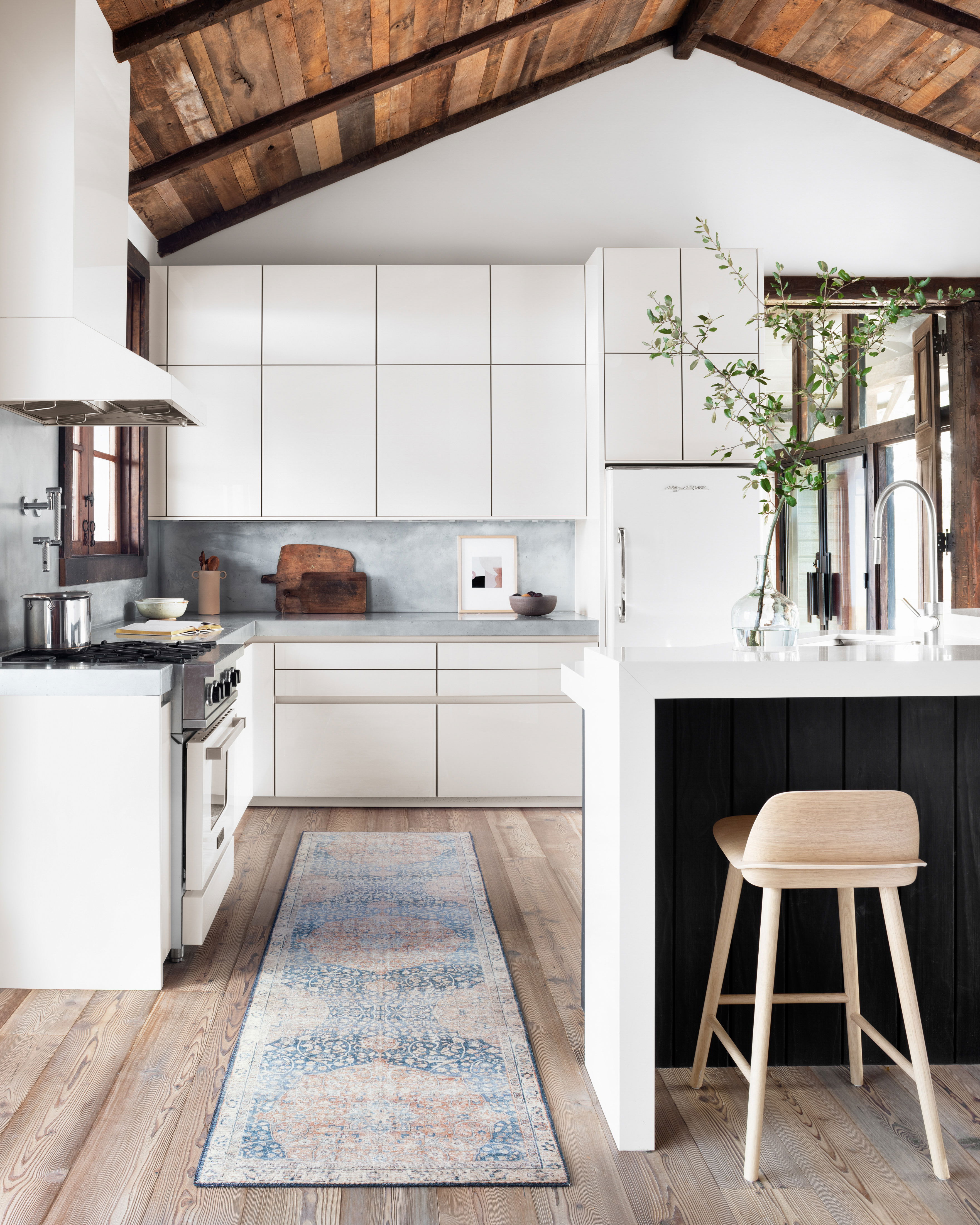 Loloi II Layla Rug, 2' length x 5' width View 4