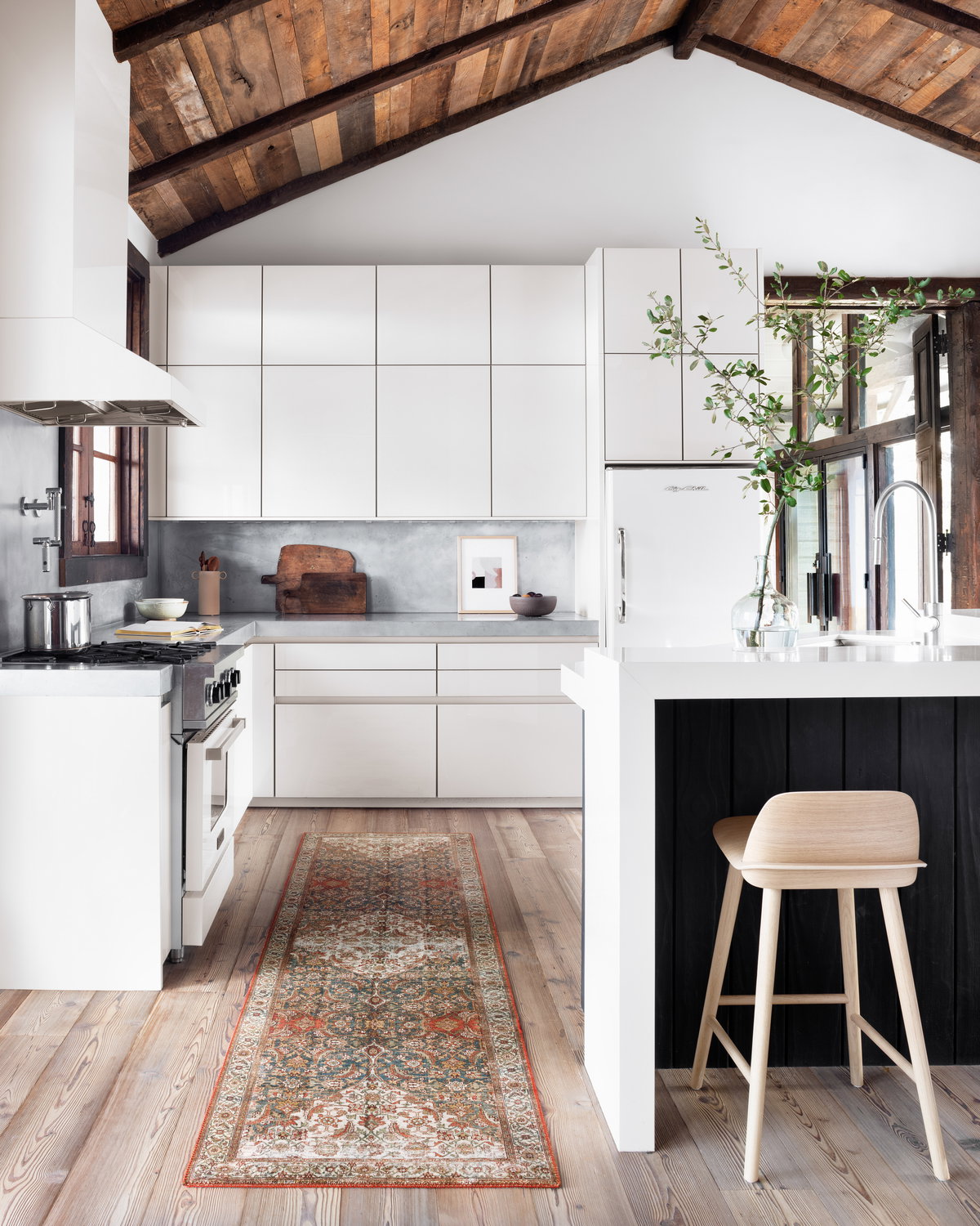 Loloi II Layla Rug, 7'6" length x 9'6" width View 4