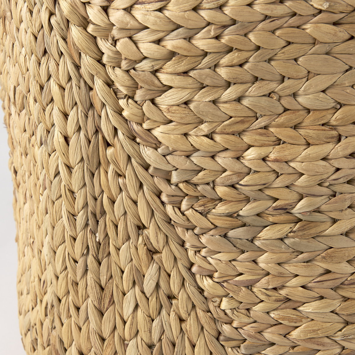 Sivan  (Set of 3) Light Brown Water Hyacinth Round Basket with Handles, Bins & Basket by Mercana, 19.69" length x 19.69" width x 23.62" height View 6
